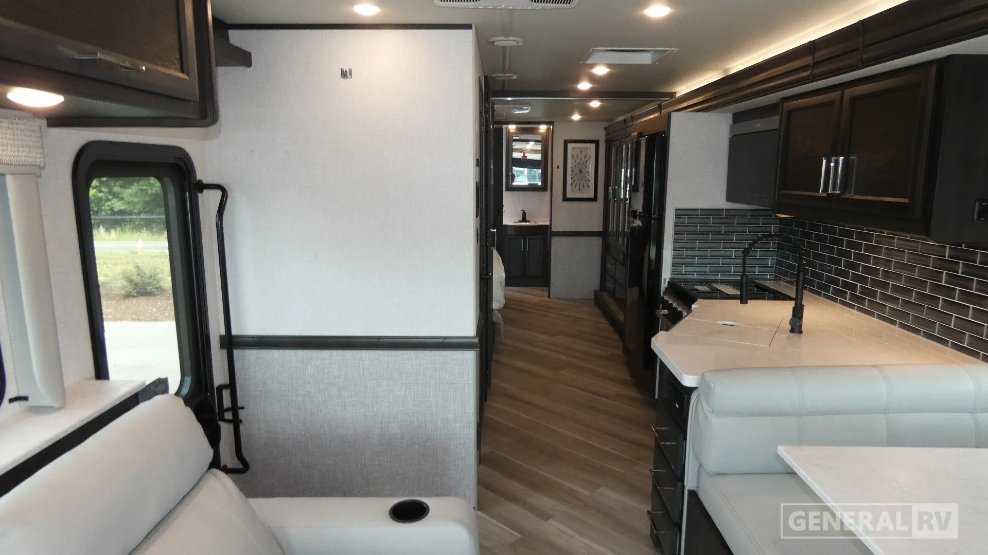 2026 Holiday Rambler Invicta 33HB - Photo 3