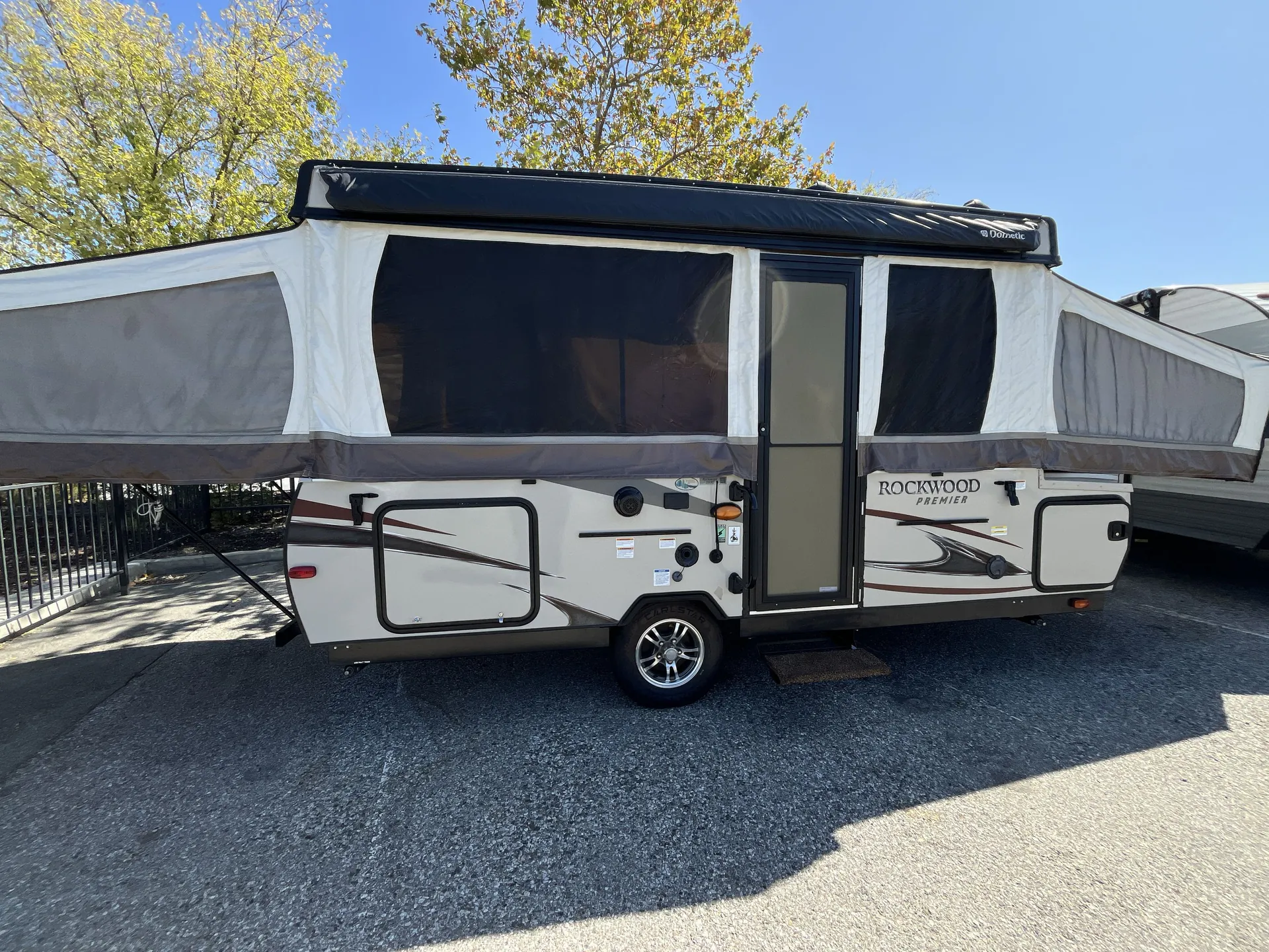 2018 Forest River Rockwood Premier 2317G — campside