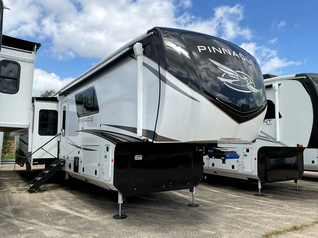 2025 Jayco Pinnacle 38FBRK - Photo 2