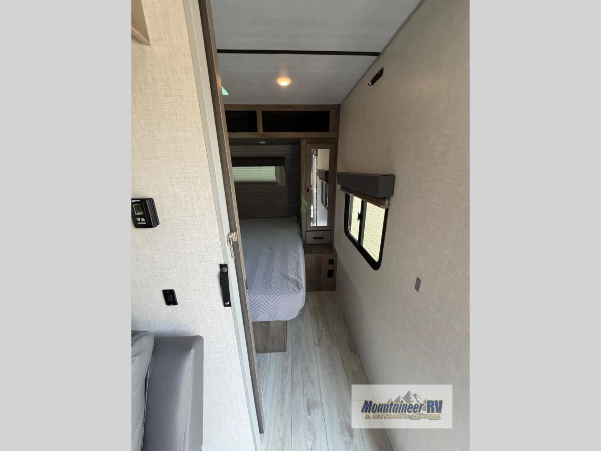 2022 Forest River Surveyor Legend 252RBLE — Photo 5