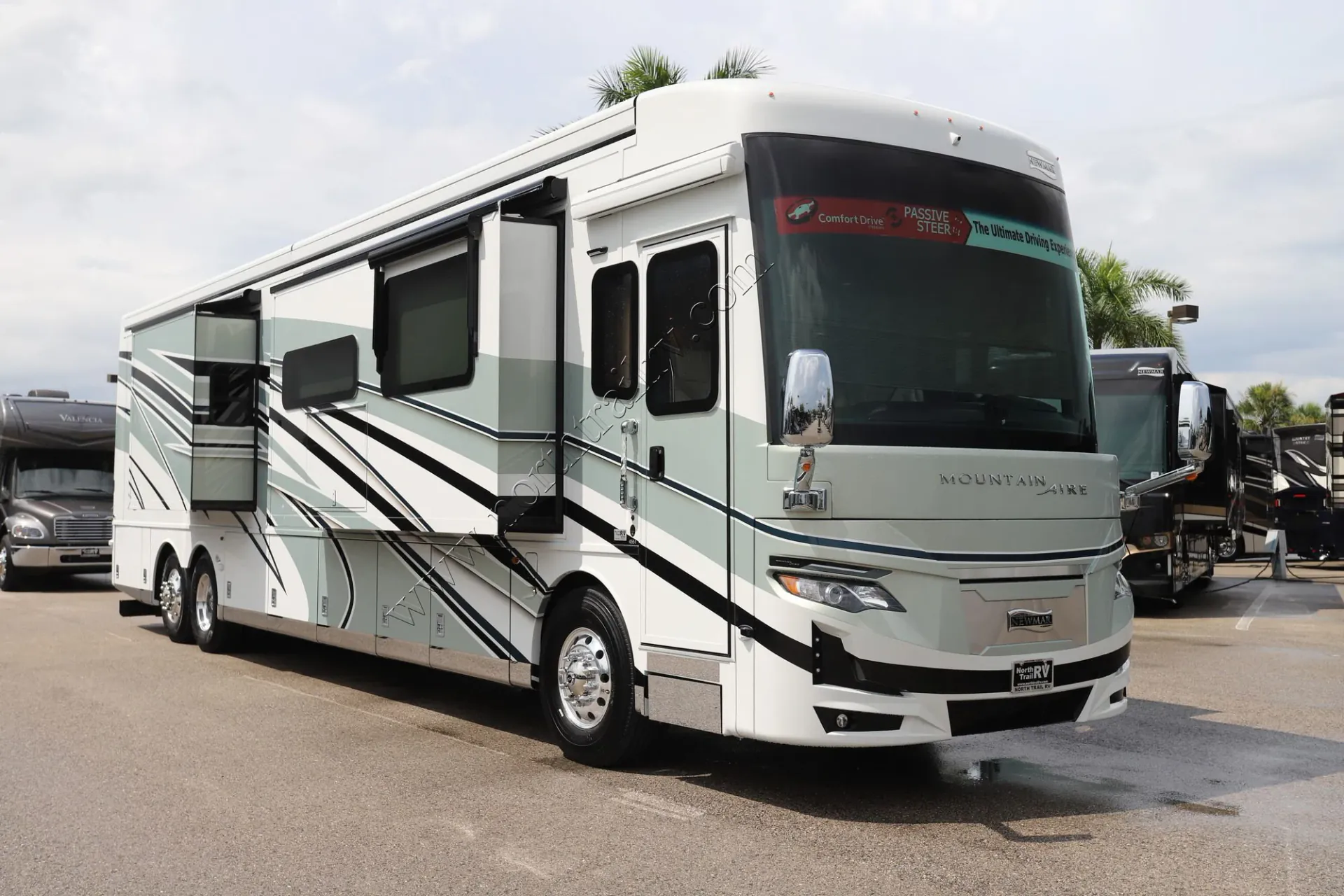 2027 Newmar Mountain Aire 4551 - Photo 3