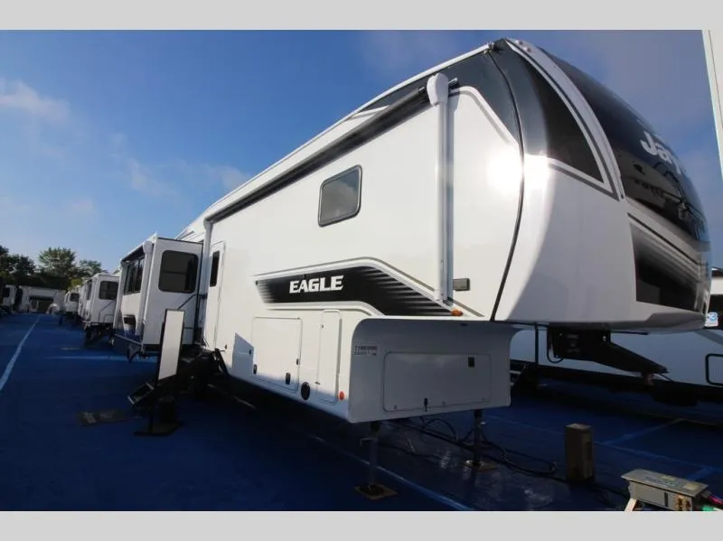 2026 Jayco Eagle 335LSTS - Photo 3