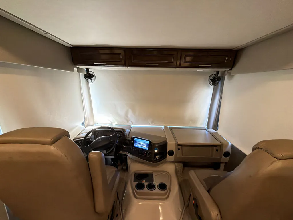 2020 Thor Motor Coach Challenger 35MQ, Photos photo 36