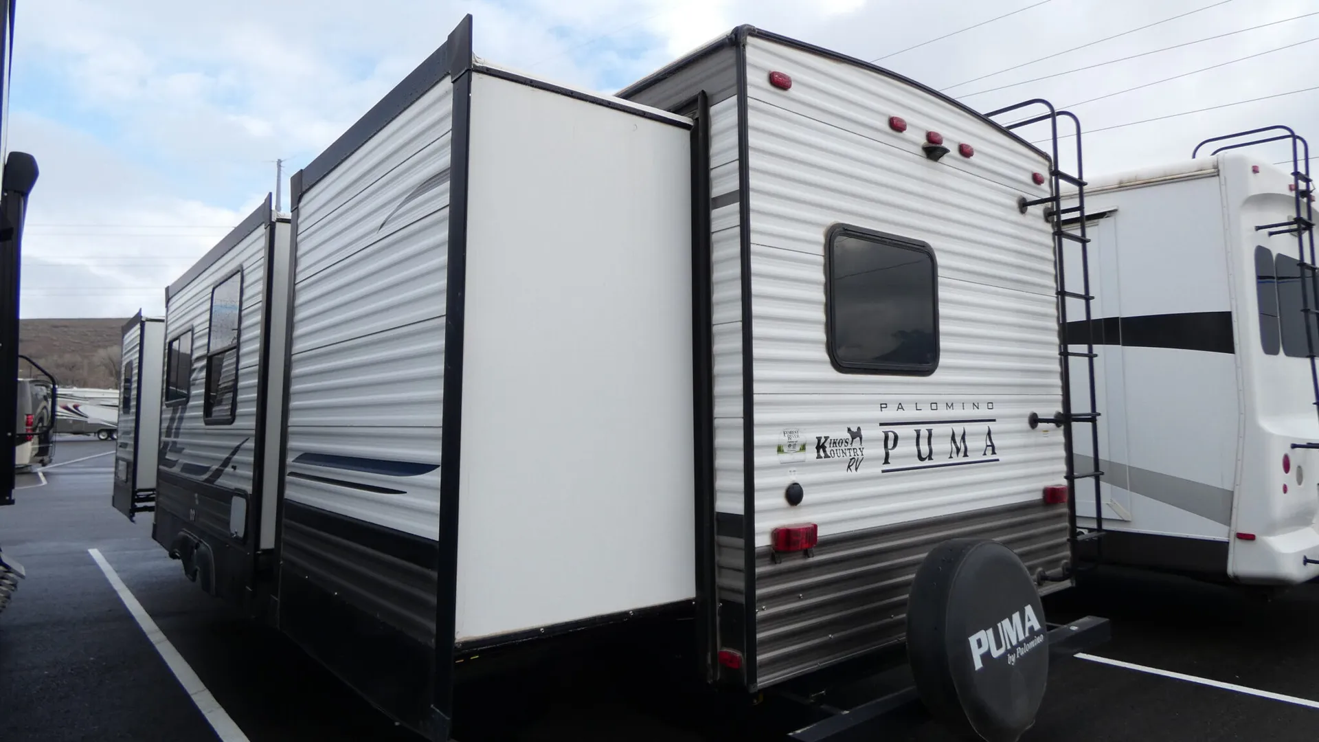 2022 Forest River Puma 32BHFS - Photo 4