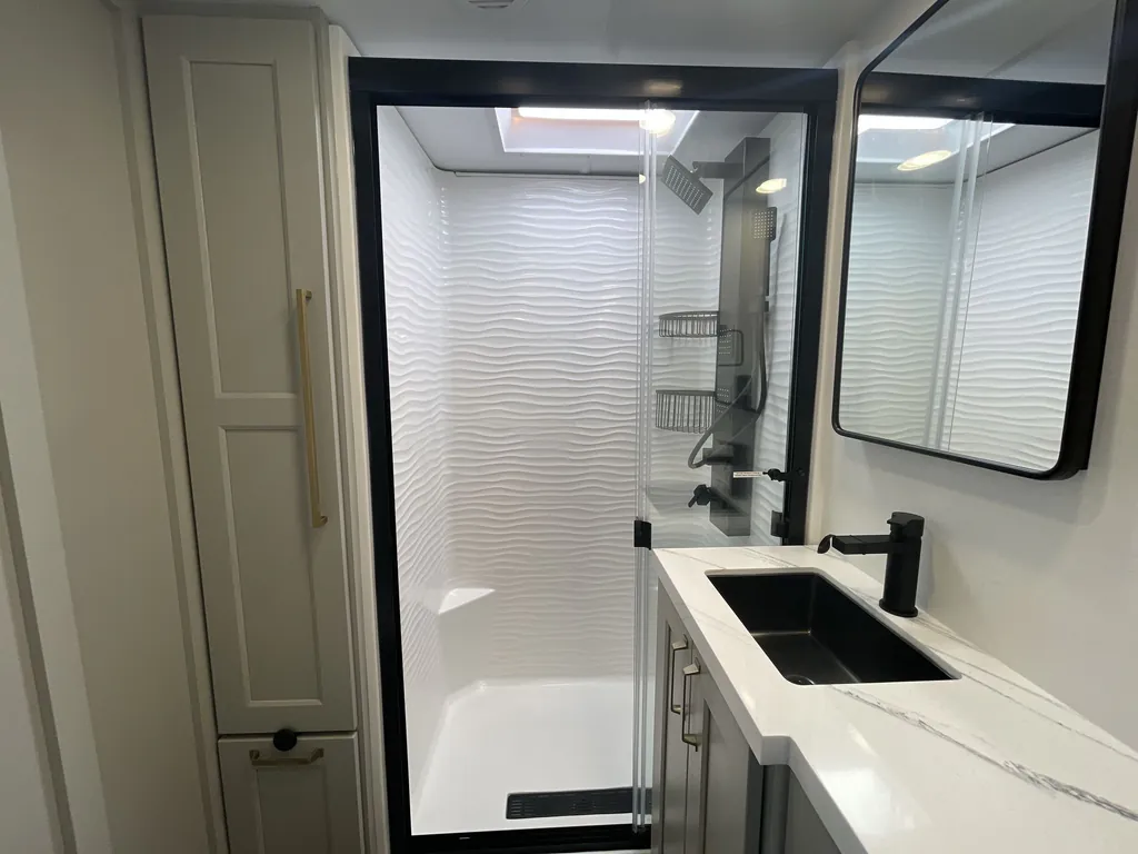 2026 Brinkley Model G 3950, Photos photo 23