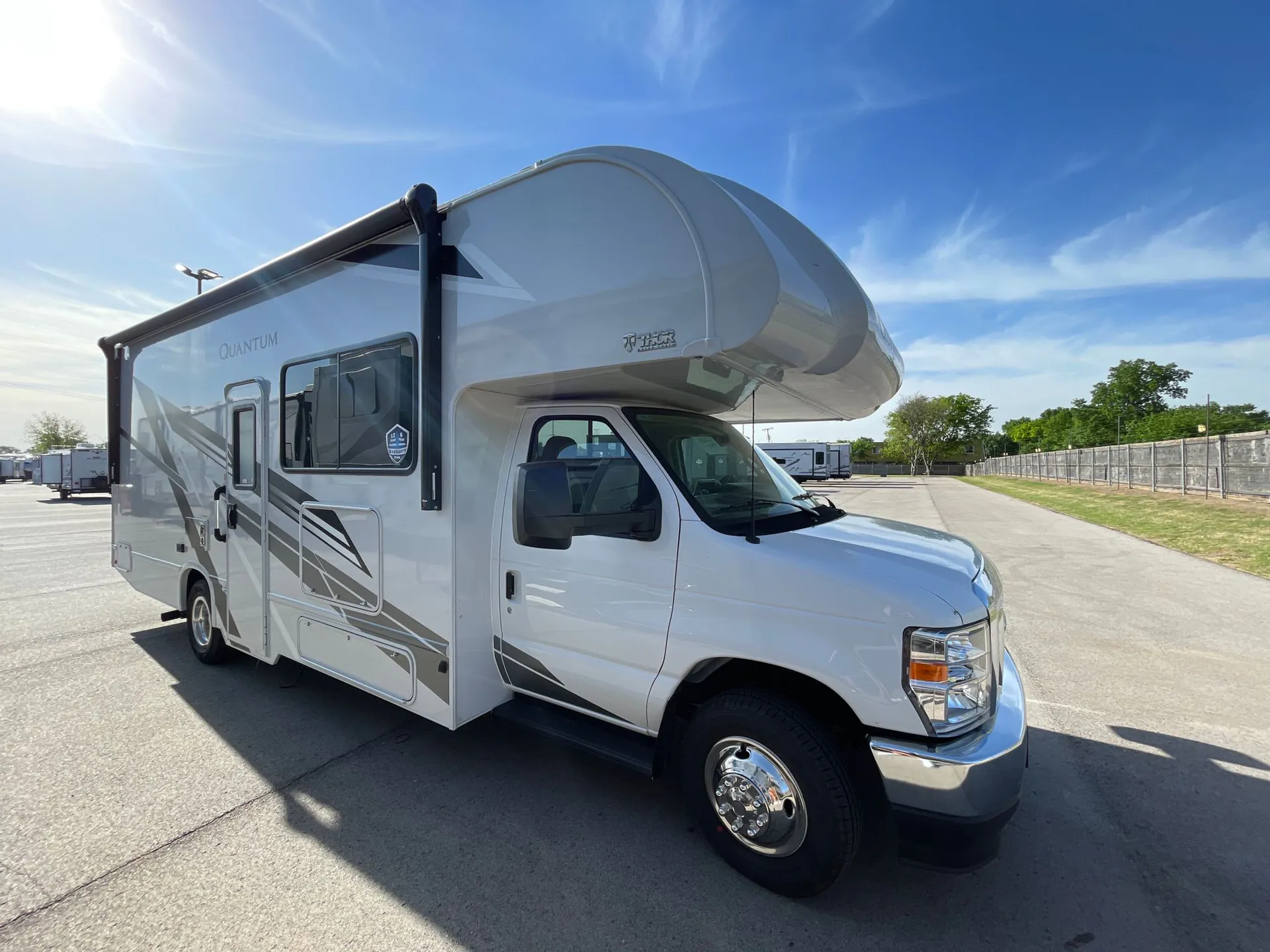 2025 Thor Motor Coach Quantum LC26 - Photo 2