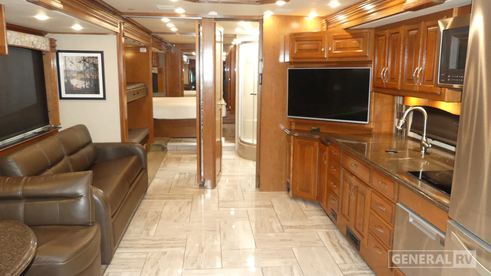 2017 Fleetwood Discovery 39G - Photo 3