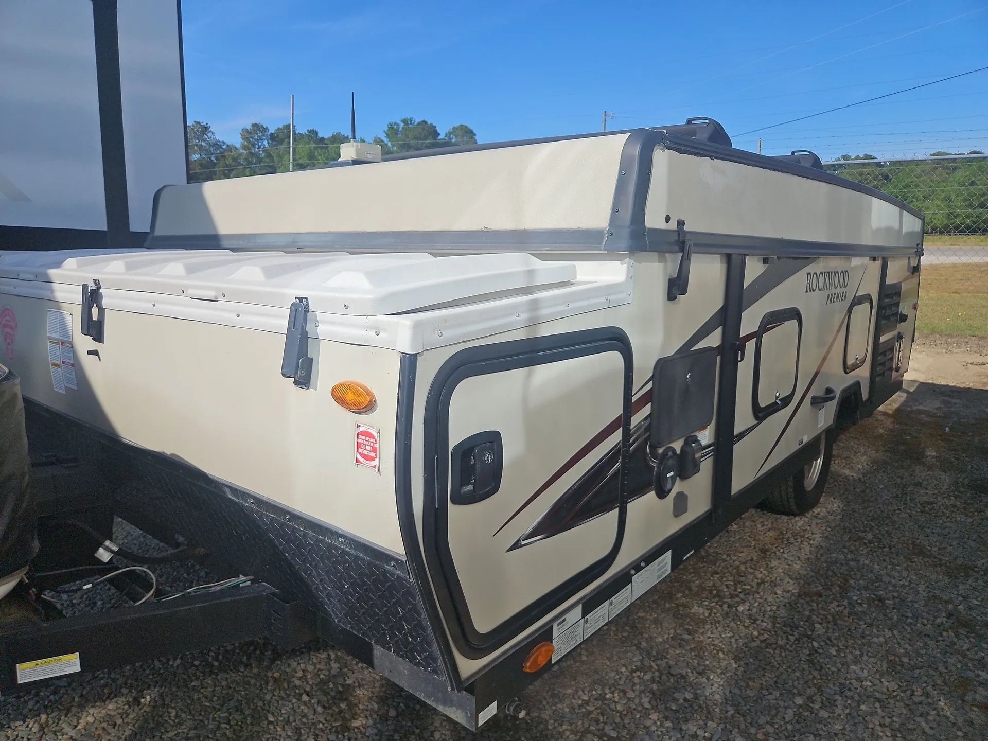 2018 Forest River Rockwood Premier 2516G — campside