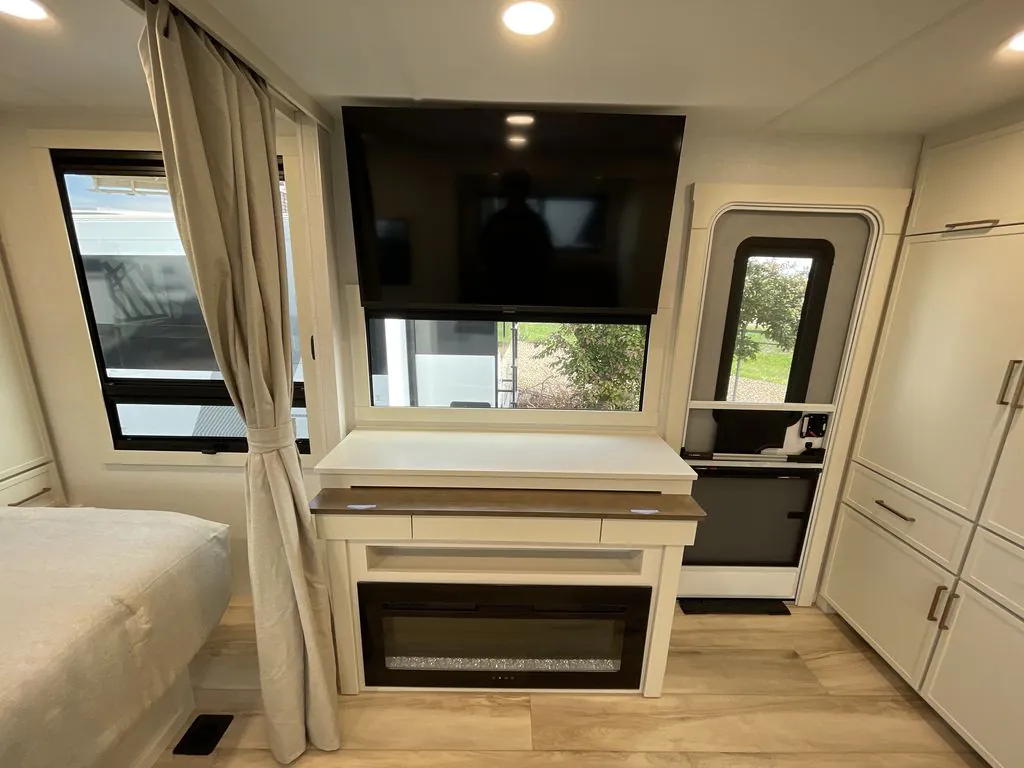 2026 Brinkley Model I 235, Photos photo 10