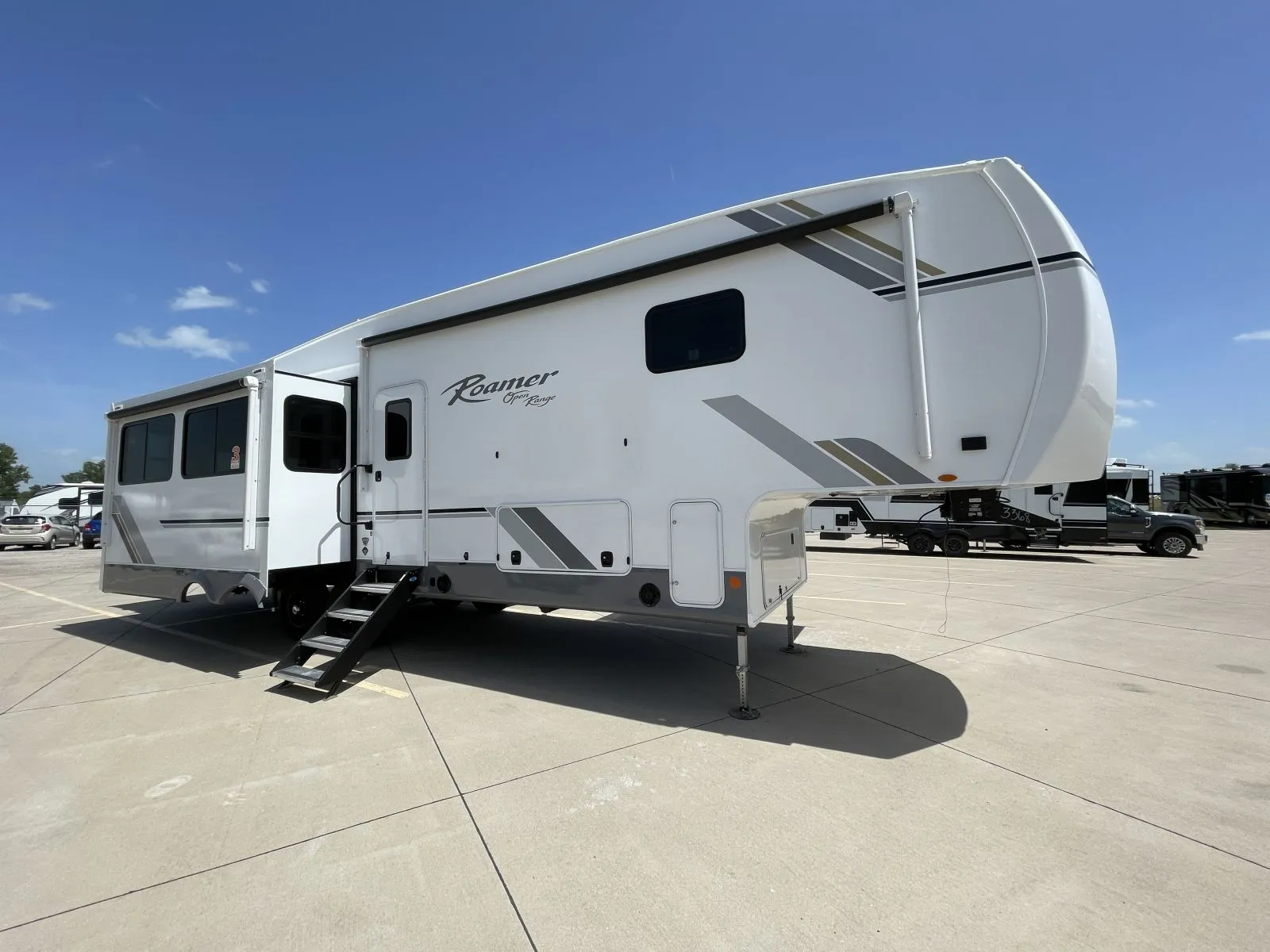 2027 Highland Ridge Roamer 32RLTS - Photo 2