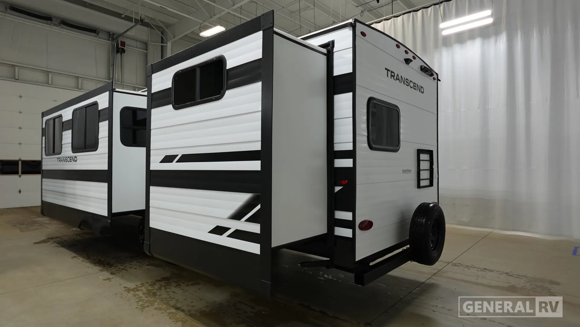 2026 Grand Design Transcend 325BHT - Photo 4