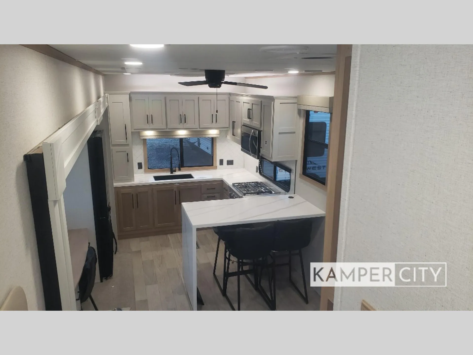 2026 Forest River Sandpiper 3800RK — Photo 6