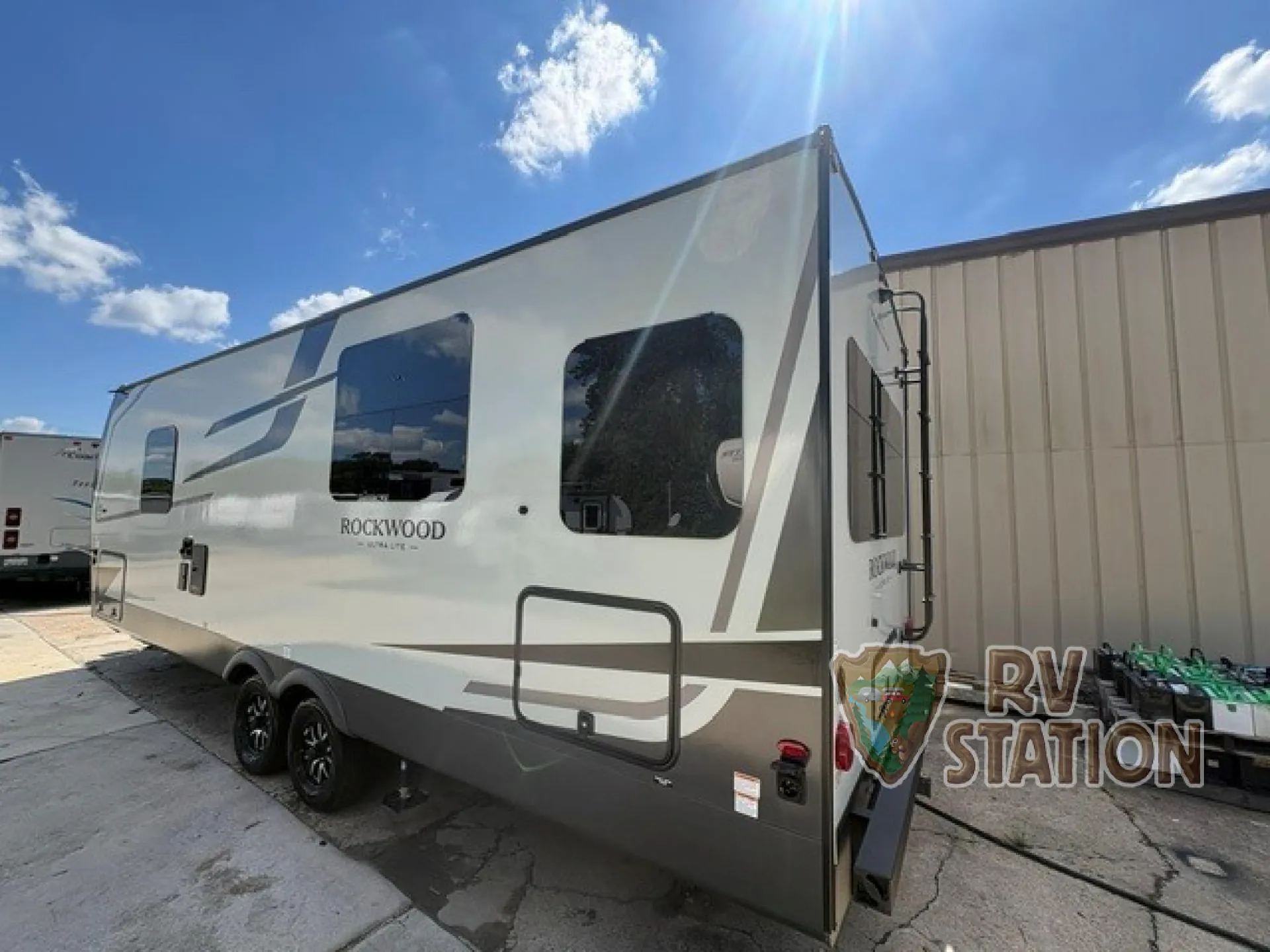 2027 Forest River Rockwood Ultra Lite 302RDT — Photo 5