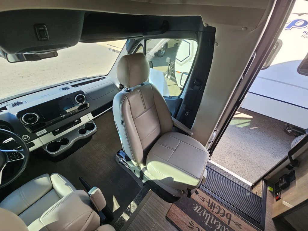 2021 Thor Motor Coach Tiburon 24FB, Photos photo 25