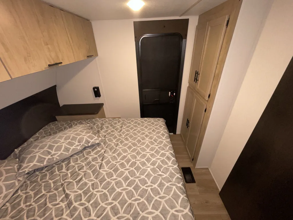 2027 Forest River Cherokee Wolf Den 306MM, Photos photo 16