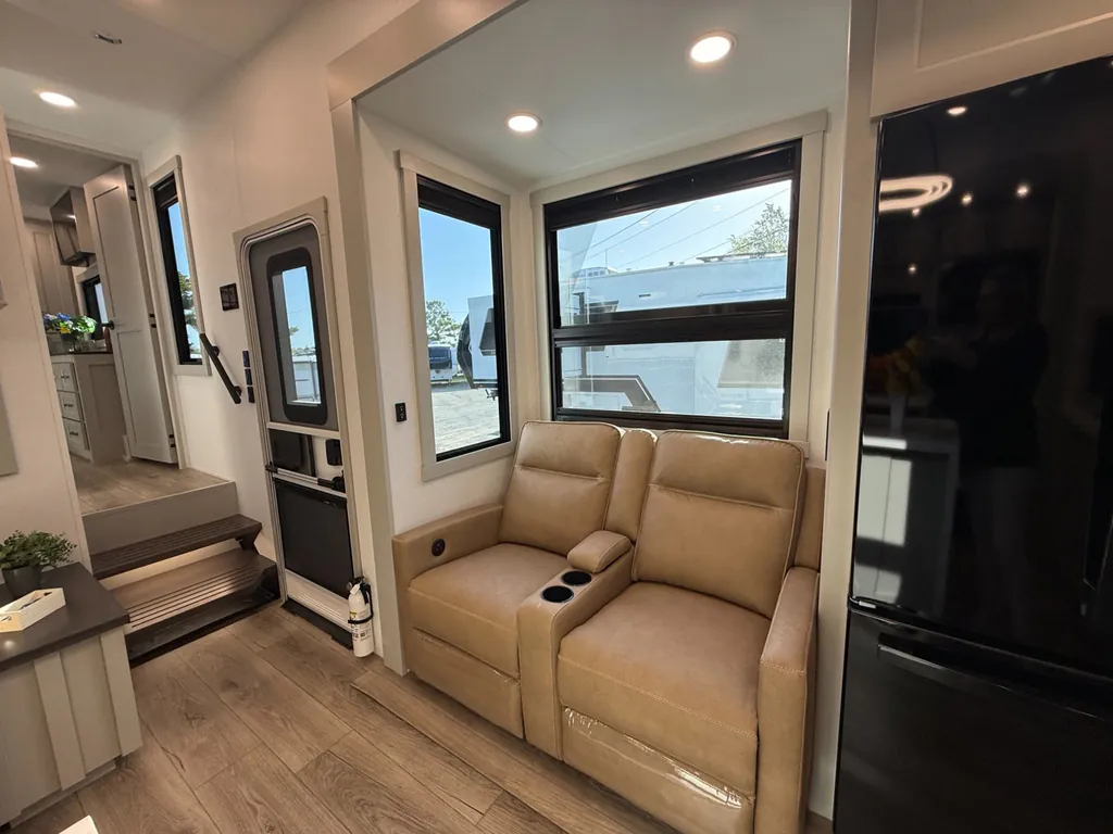 2026 Brinkley Model G 3520, Photos photo 16