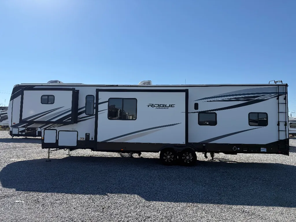 2020 Forest River Vengeance Rogue Armored 371 — Photo 6