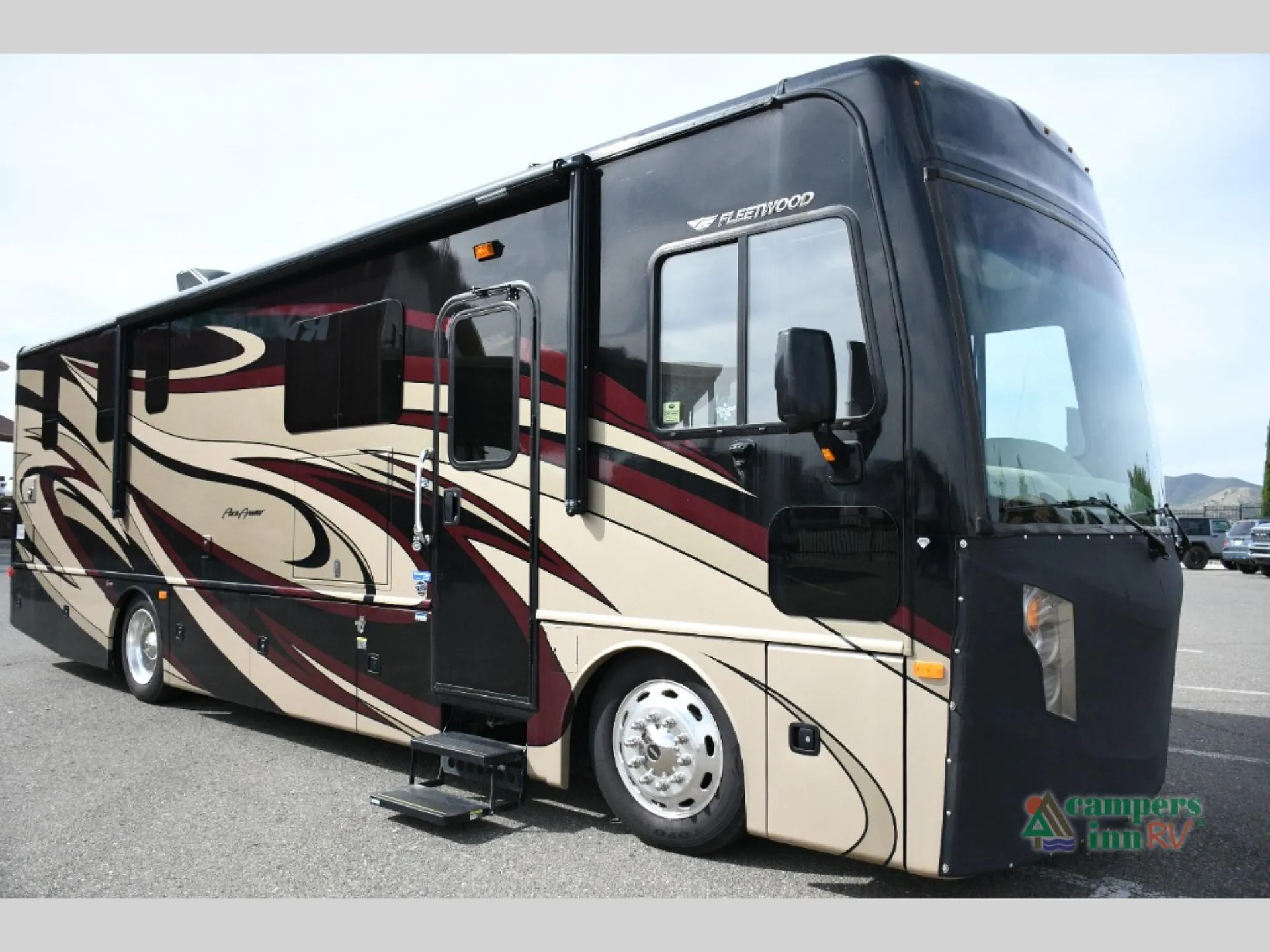 2017 Fleetwood Pace Arrow 33D - Photo 3