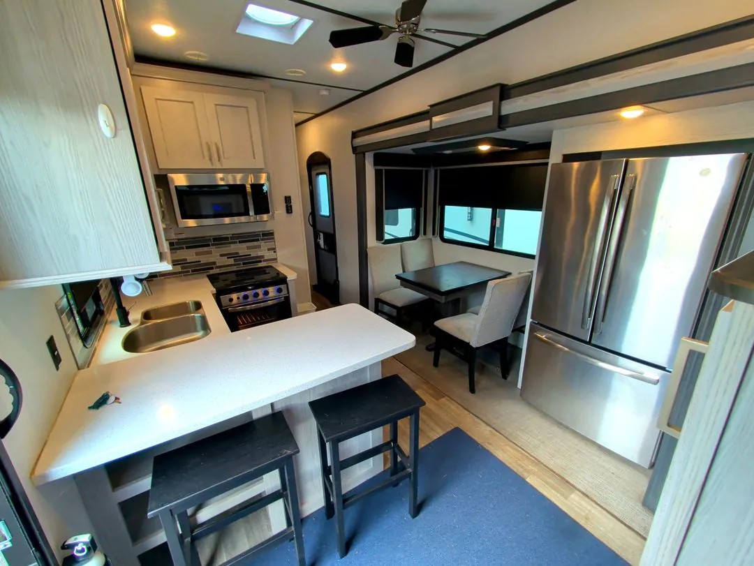 2021 Keystone Montana High Country 377FL - Photo 3