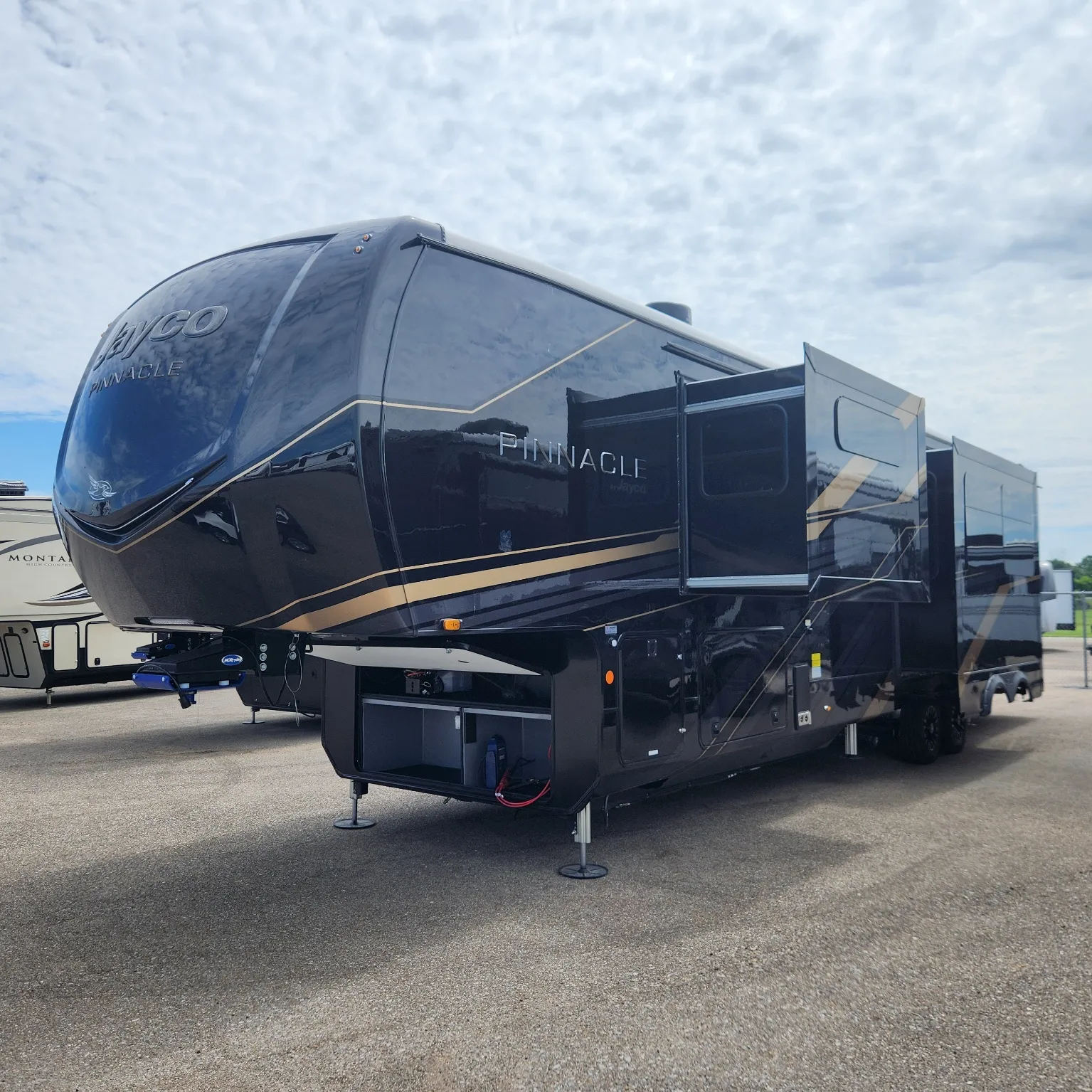 2026 Jayco Pinnacle 38FBRK - Photo 3