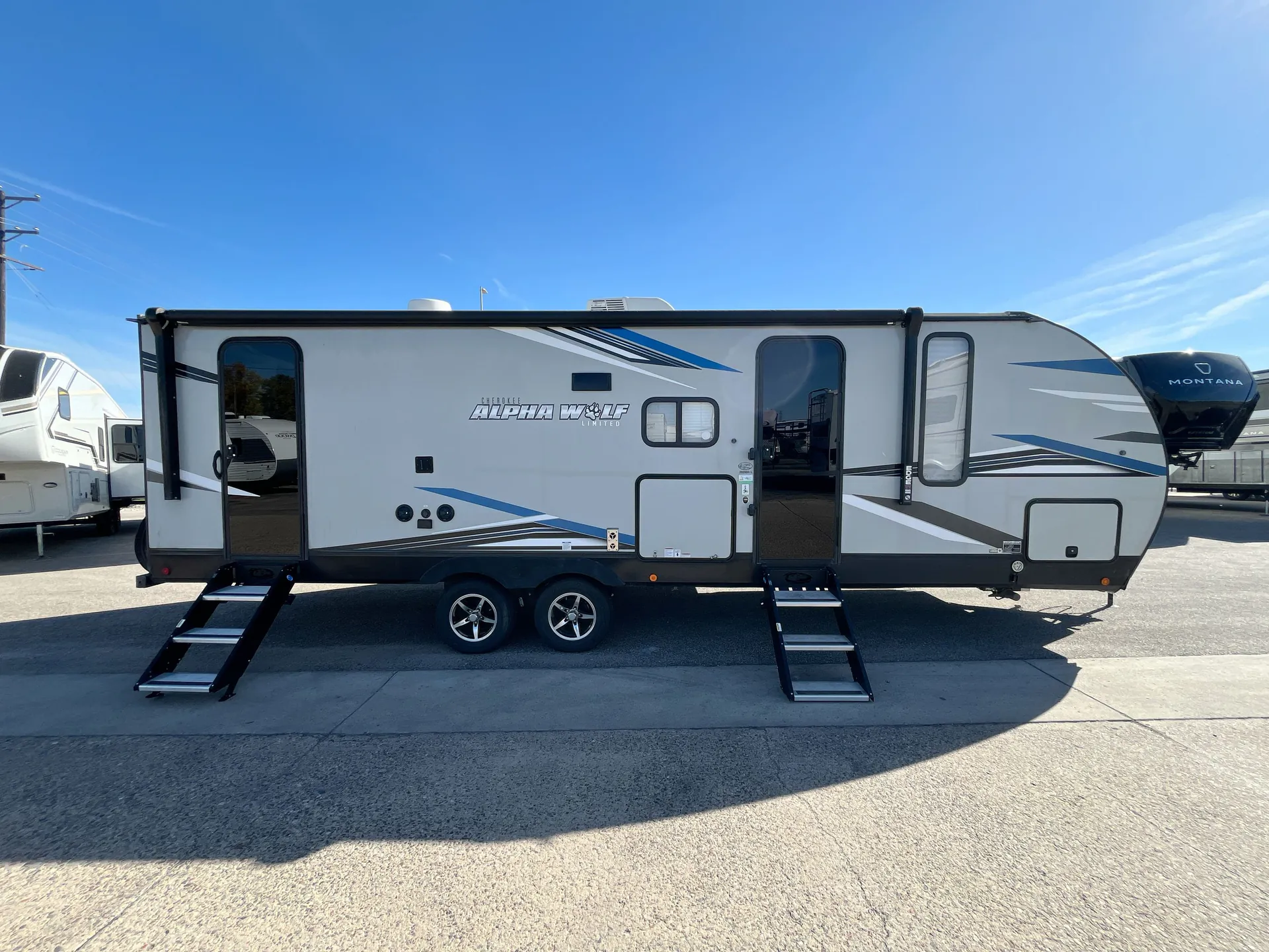 2021 Forest River Cherokee Alpha Wolf 26DBH-L — campside