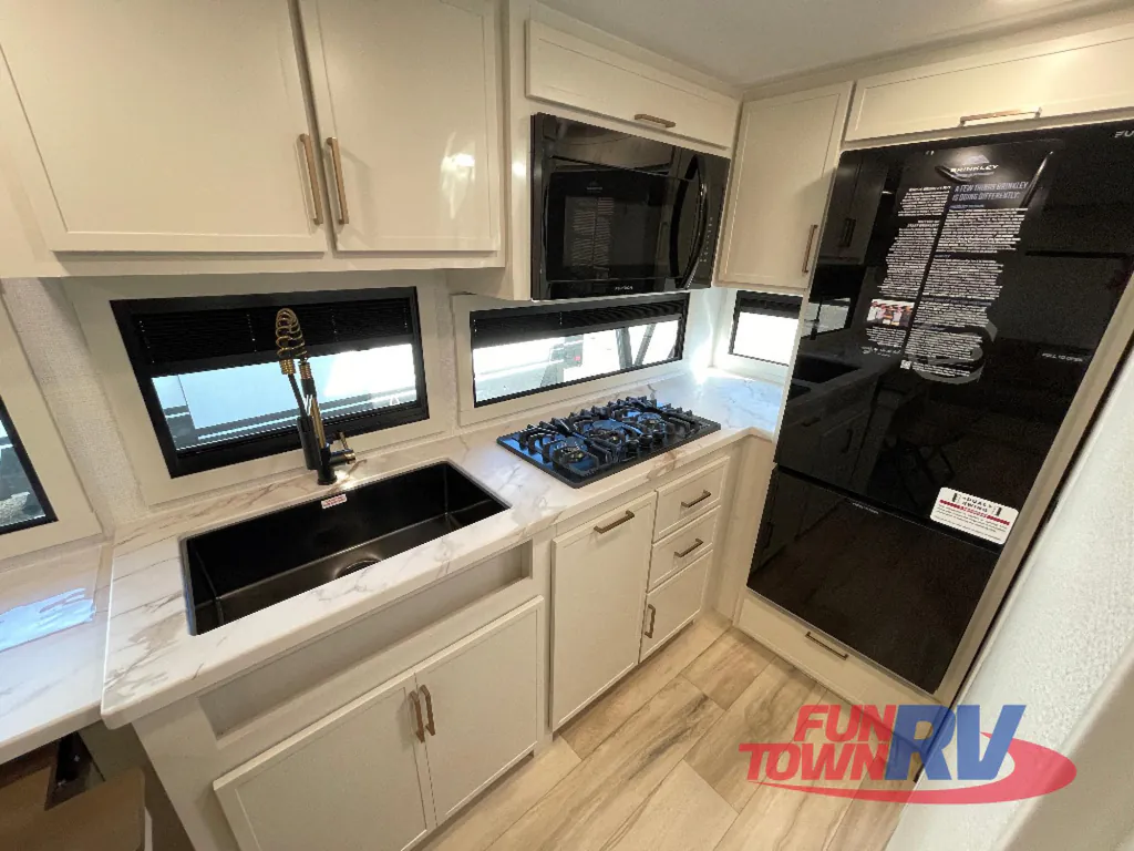 2026 Brinkley Model Ix 20X, Photos photo 6