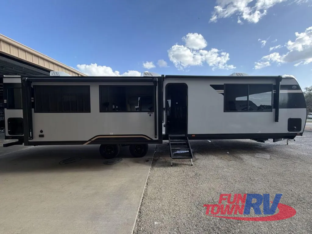 2027 Forest River Vibe 3400SB, Photos photo 9