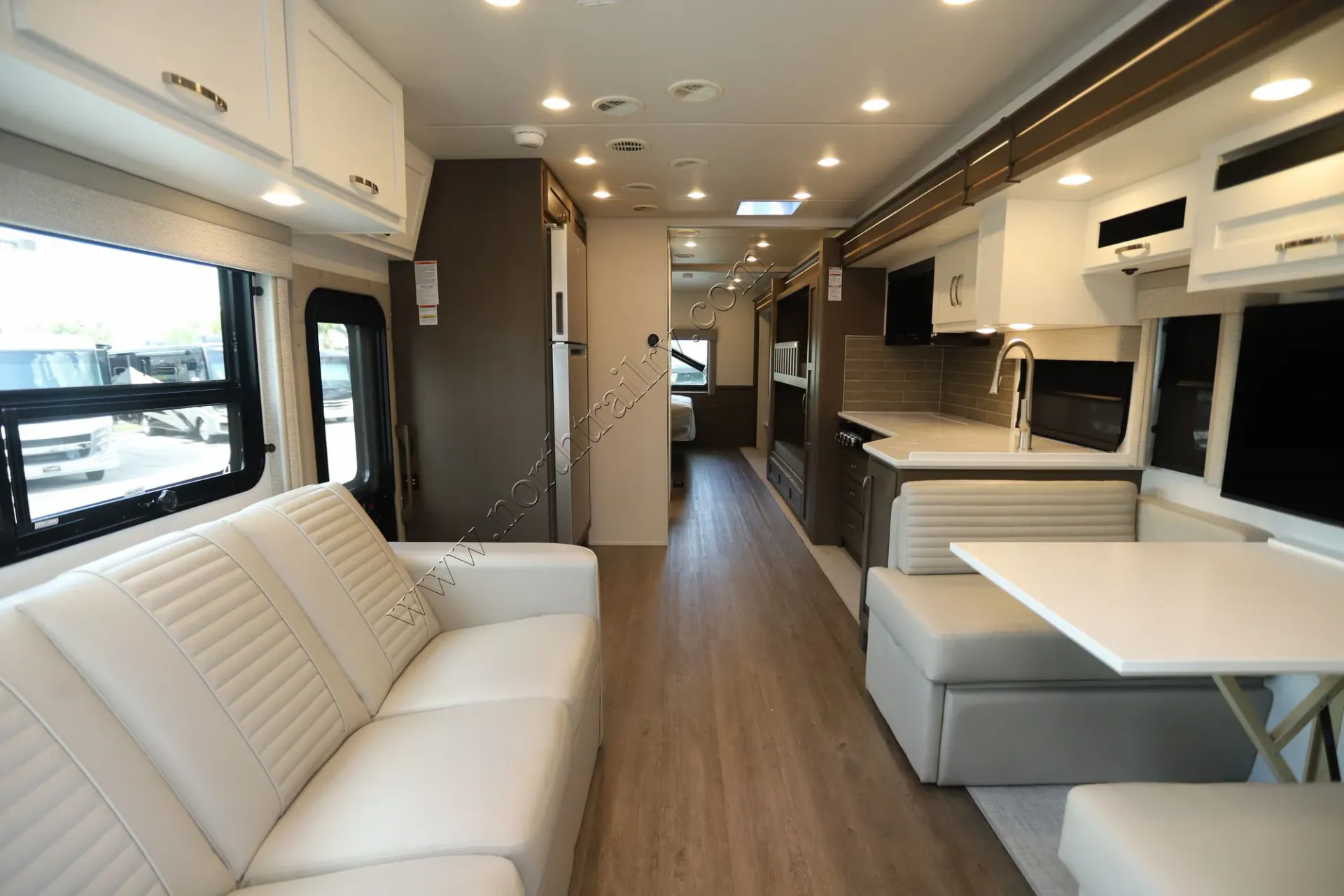 2027 Newmar Bay Star 3640 - Photo 4