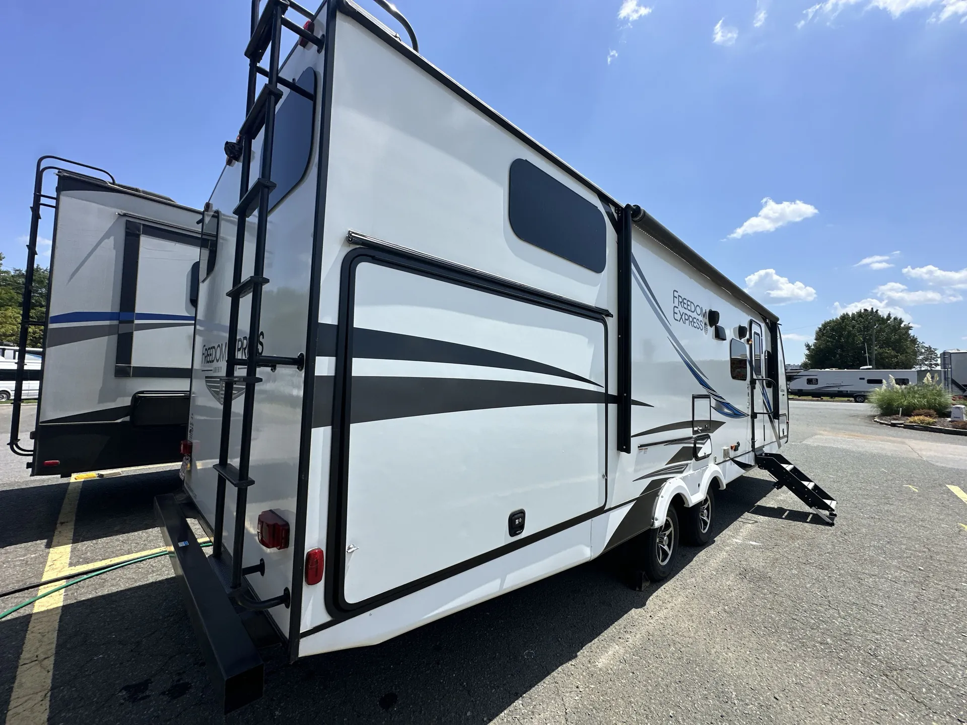 2021 Coachmen Freedom Express Liberty Edition 292BHDSLE — living area main