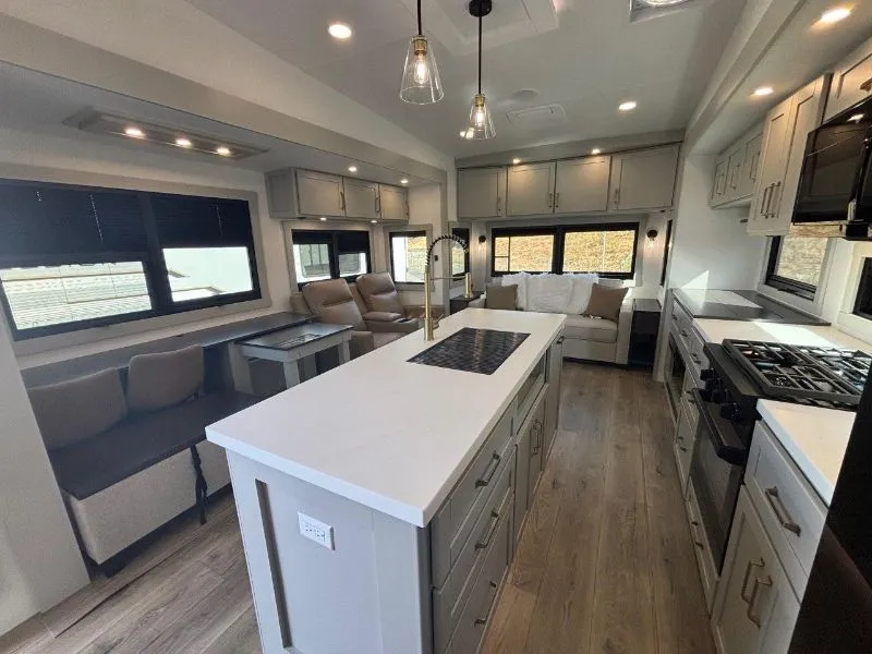2026 Brinkley Model Z 3600, Photos photo 4