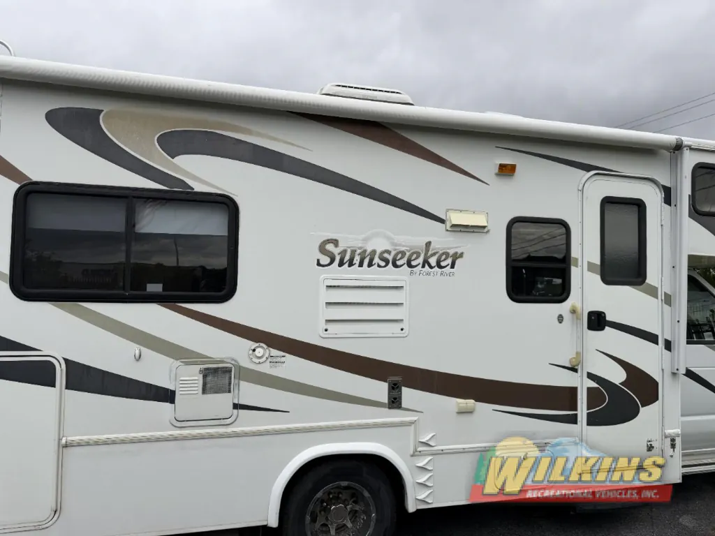 2010 Forest River Sunseeker 2300, Photos photo 4