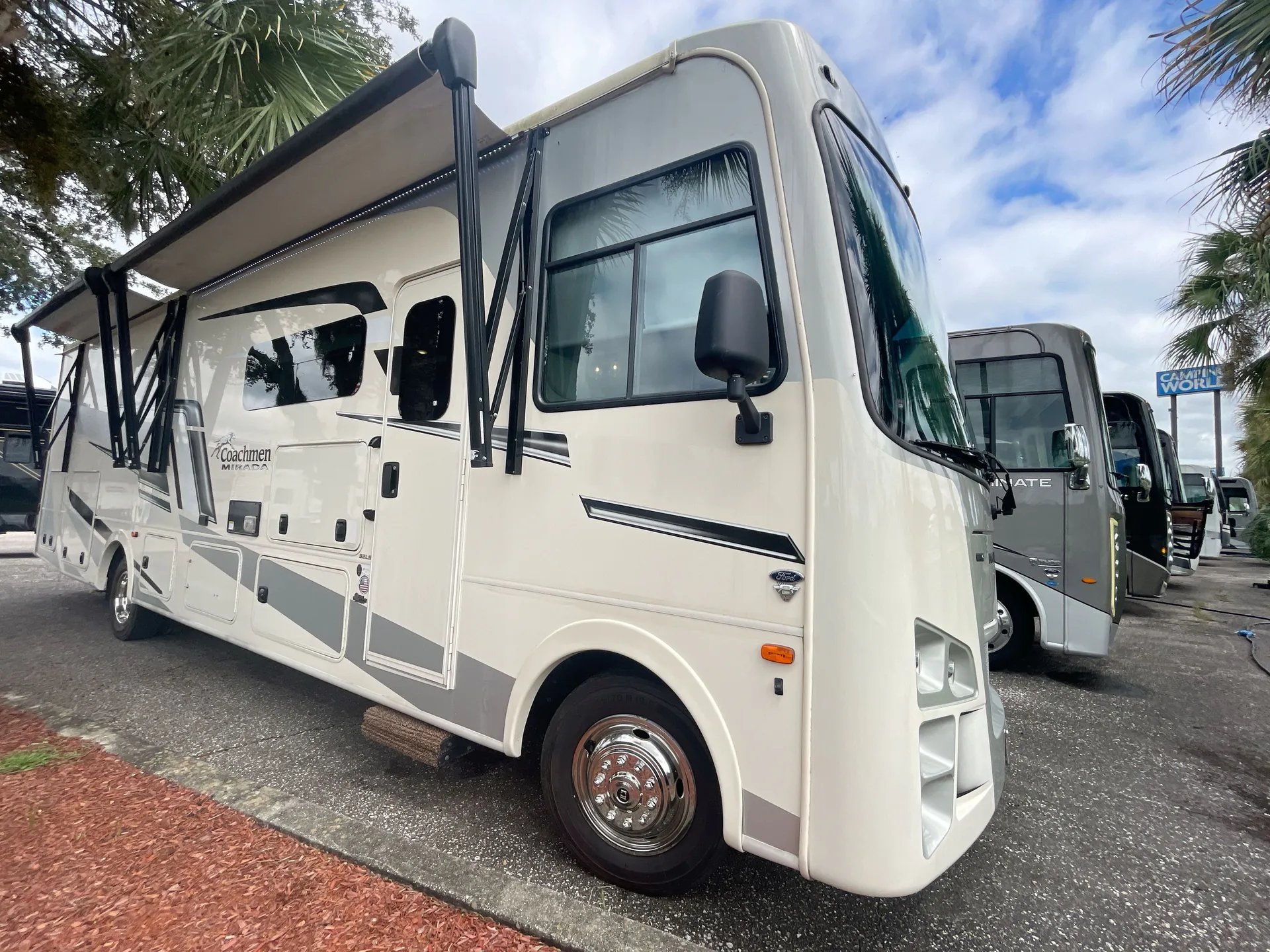 2023 Coachmen Mirada 32LS - Photo 2