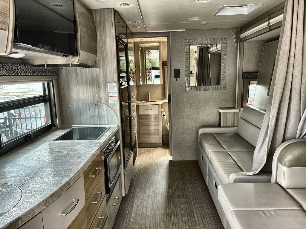2020 Thor Motor Coach Tiburon 24FB, Photos photo 18