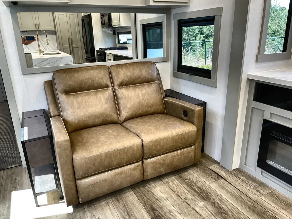 2026 Brinkley Model G 4100, Photos photo 16