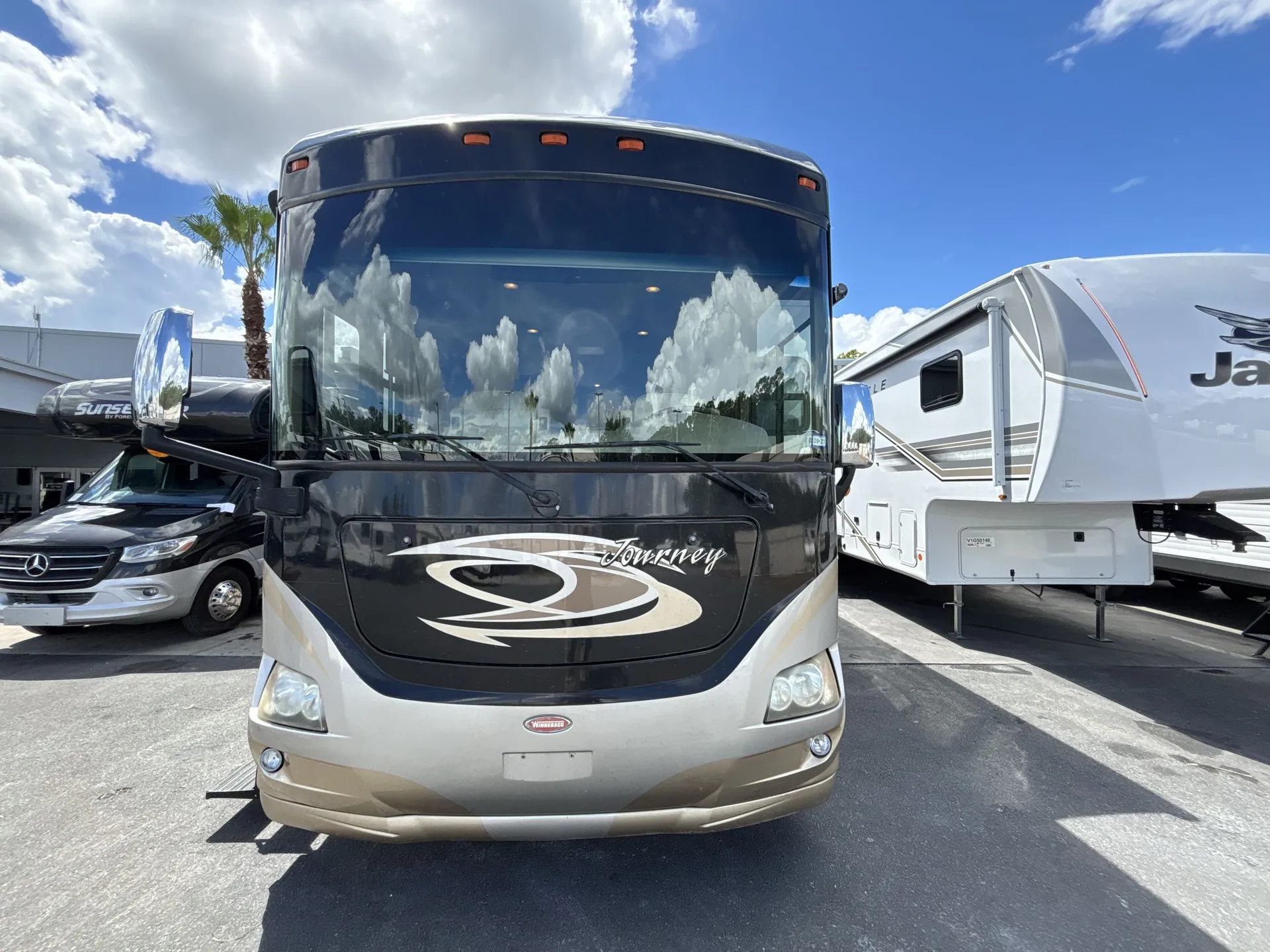2012 Winnebago Journey 36M — front