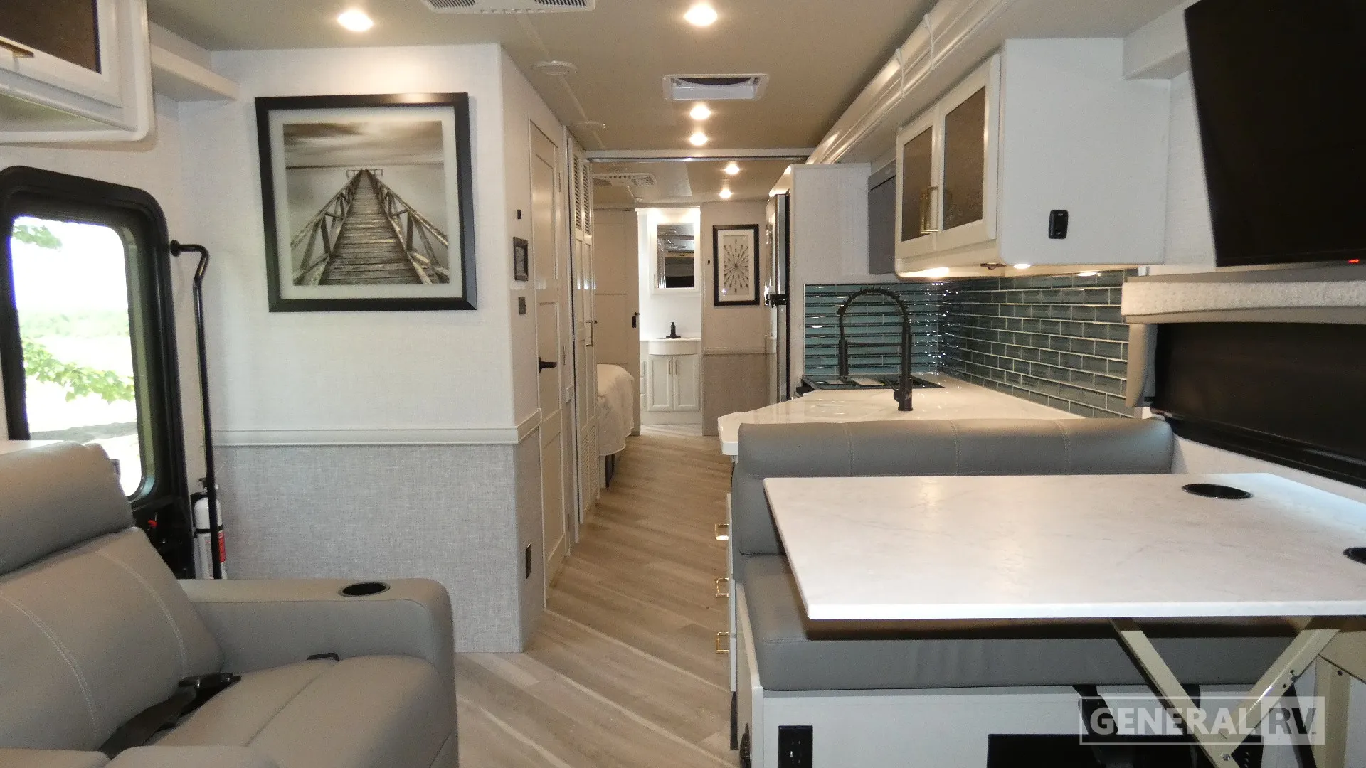 2026 Holiday Rambler Invicta 33HB - Photo 3