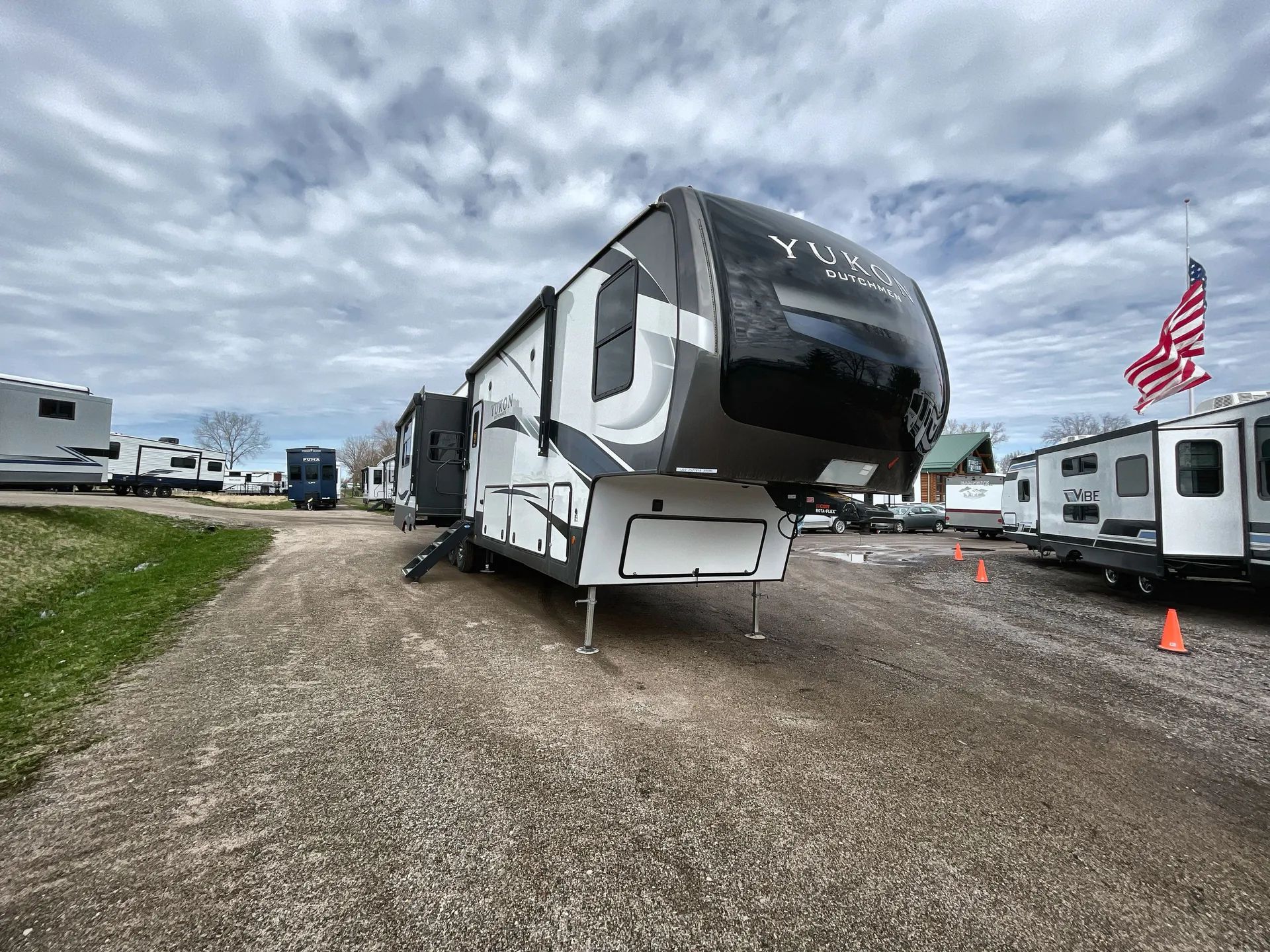 2022 Dutchmen Yukon 399ML - Photo 2