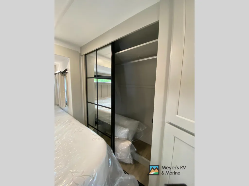 2026 Brinkley Model G 4100, Photos photo 38