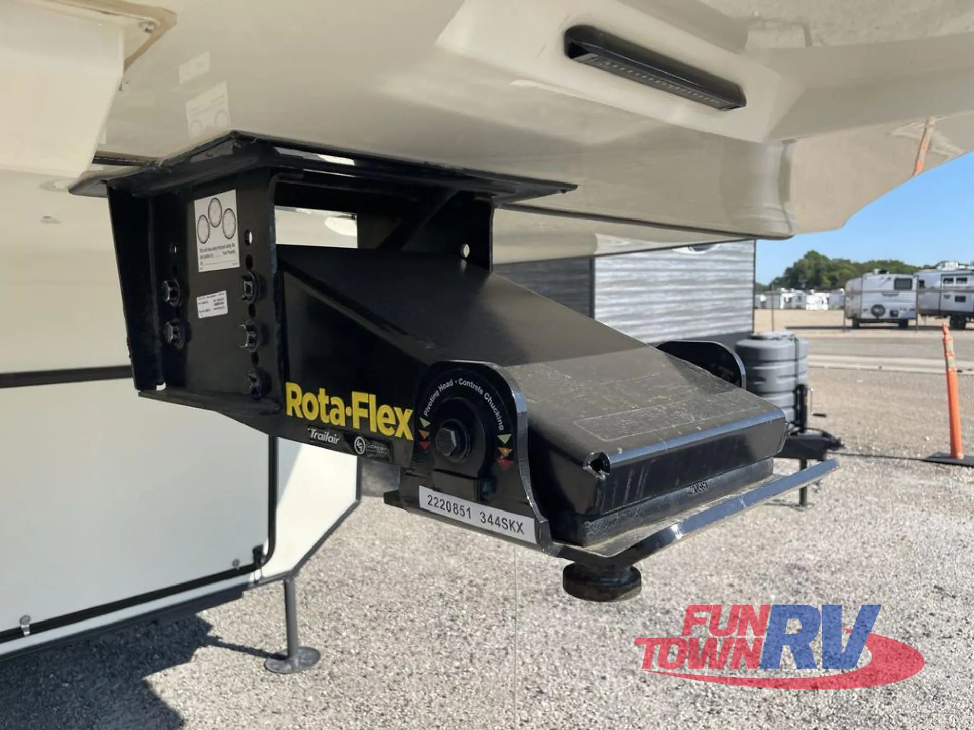 2020 Forest River Cardinal Luxury 344SKX - Photo 4