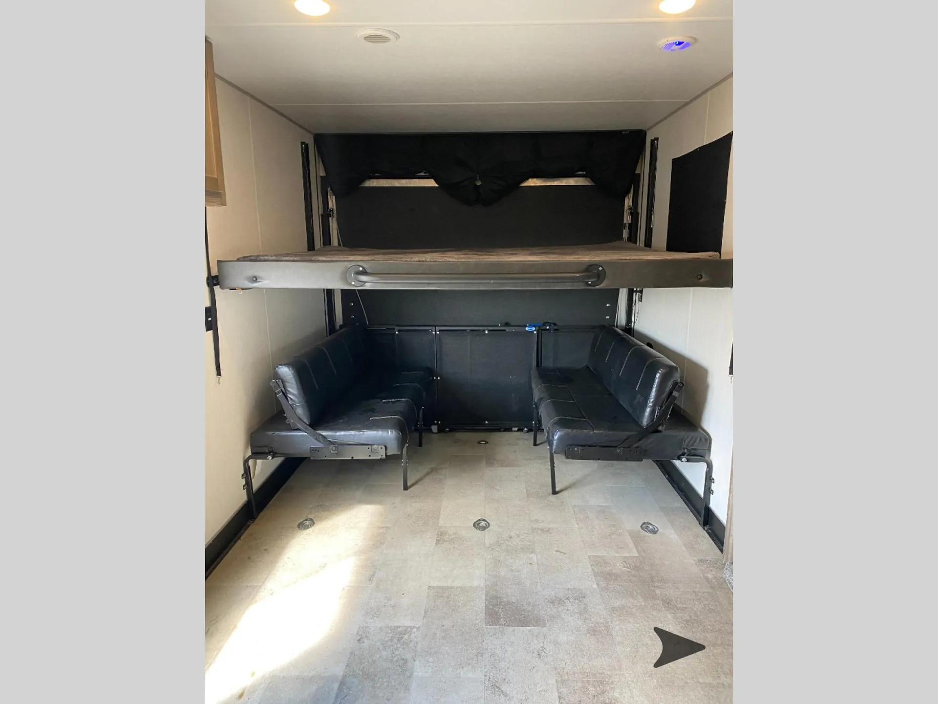 2021 Forest River Vengeance Rogue 26V — Photo 6