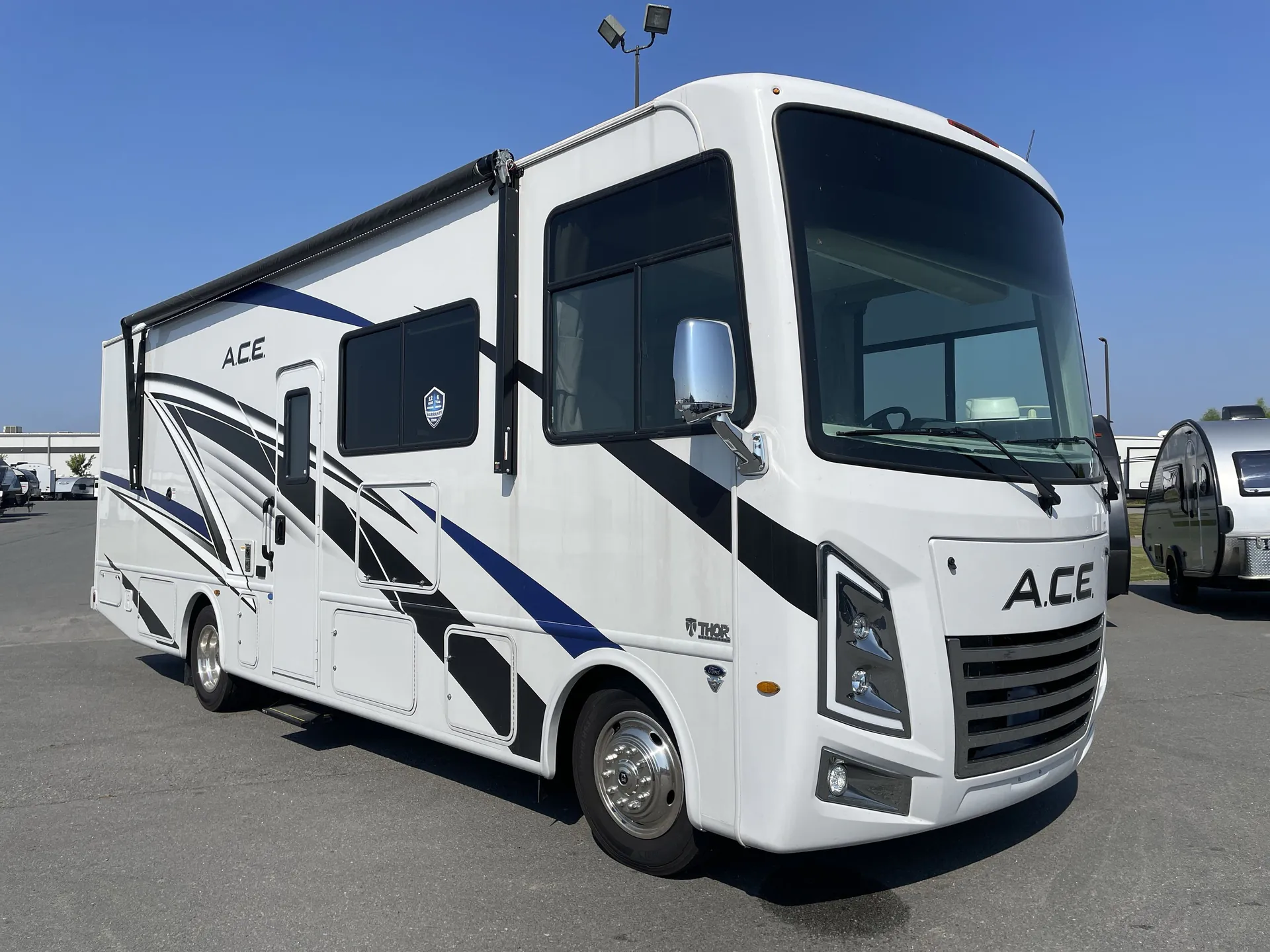2025 Thor Motor Coach Ace 29G - Photo 2