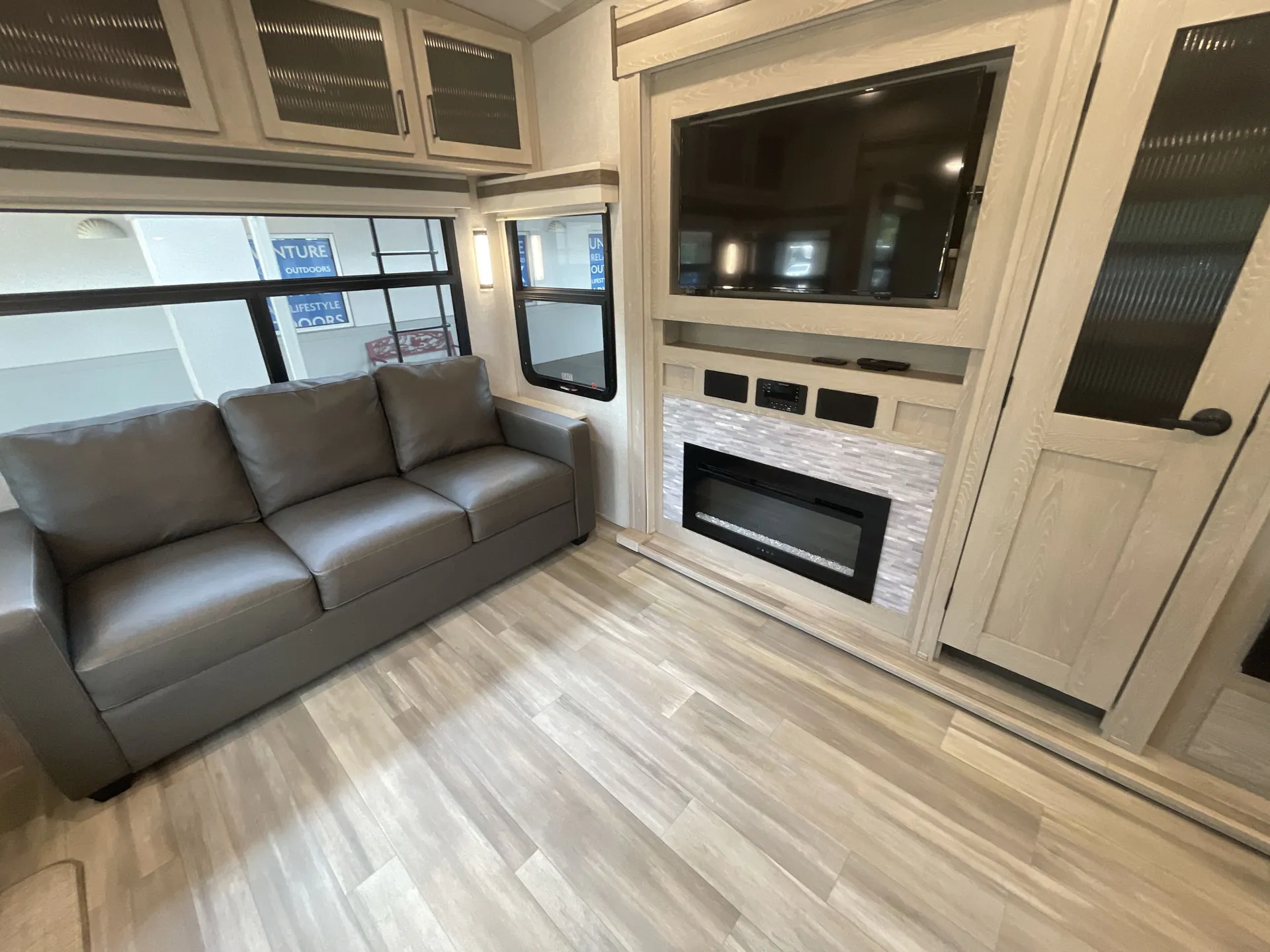 2022 Forest River Rockwood Ultra Lite 2883WS - Photo 4
