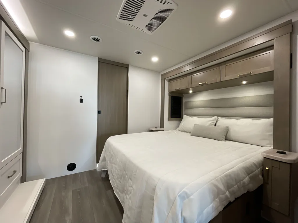 2027 Entegra Coach Vision XL 36C, Photos photo 15