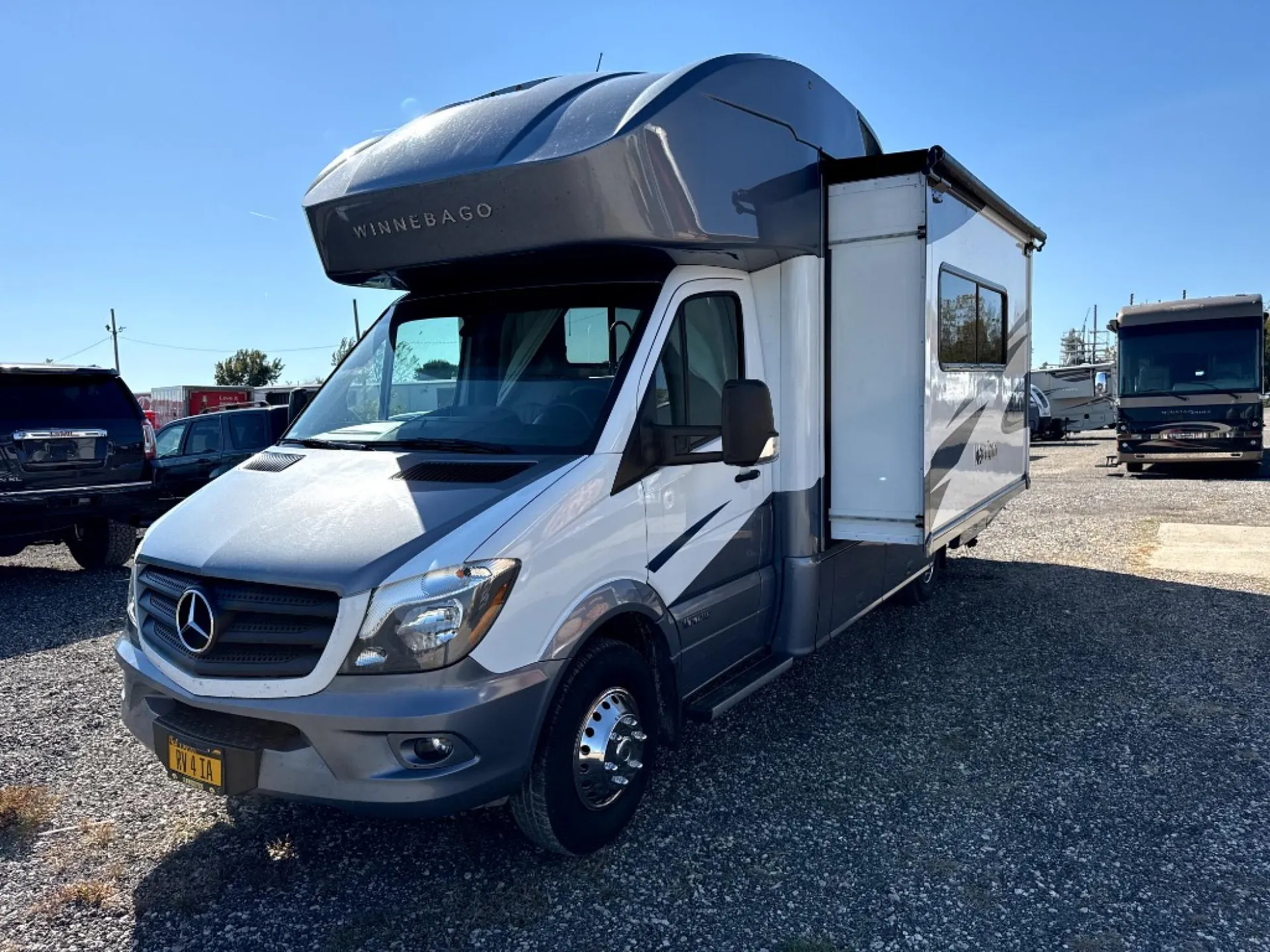 2018 Winnebago Navion 24J - Photo 4