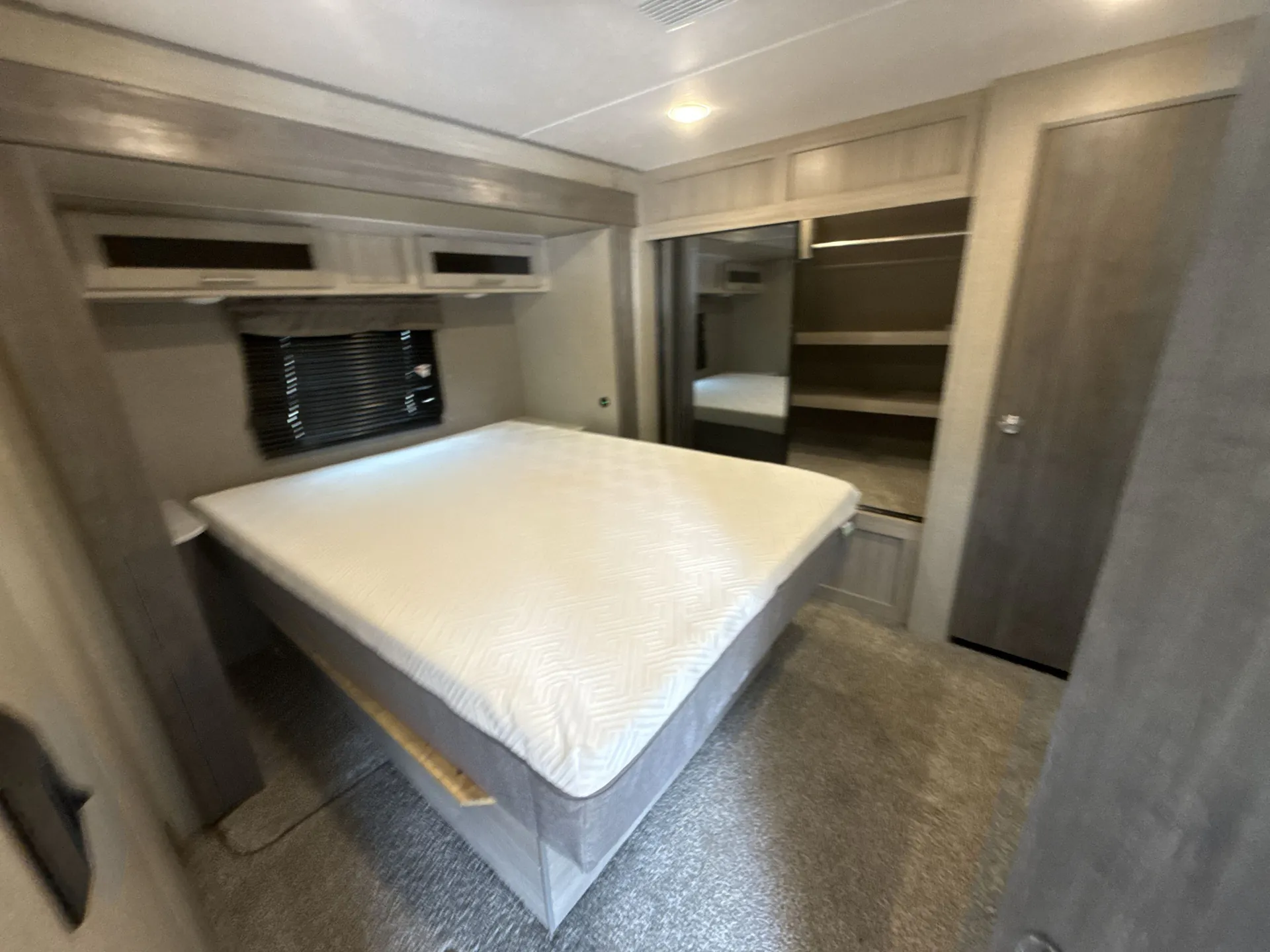 2022 Coachmen Catalina Legacy Edition 323QBTSCK — living area main