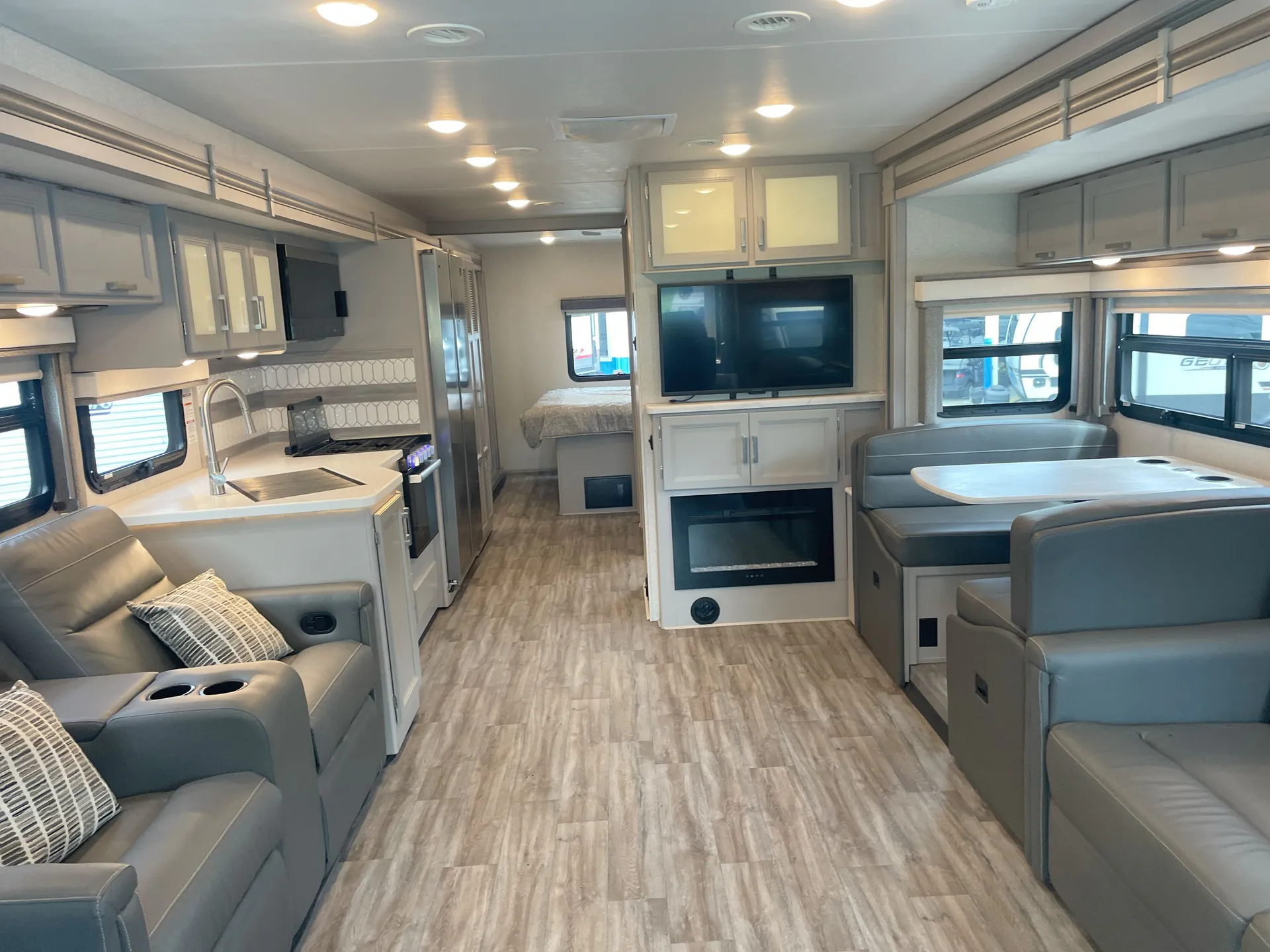 2024 Thor Motor Coach Luminate CC35 — living area main