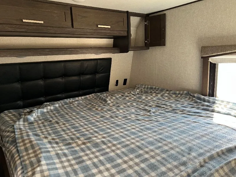2019 Keystone Raptor 423, Photos photo 21