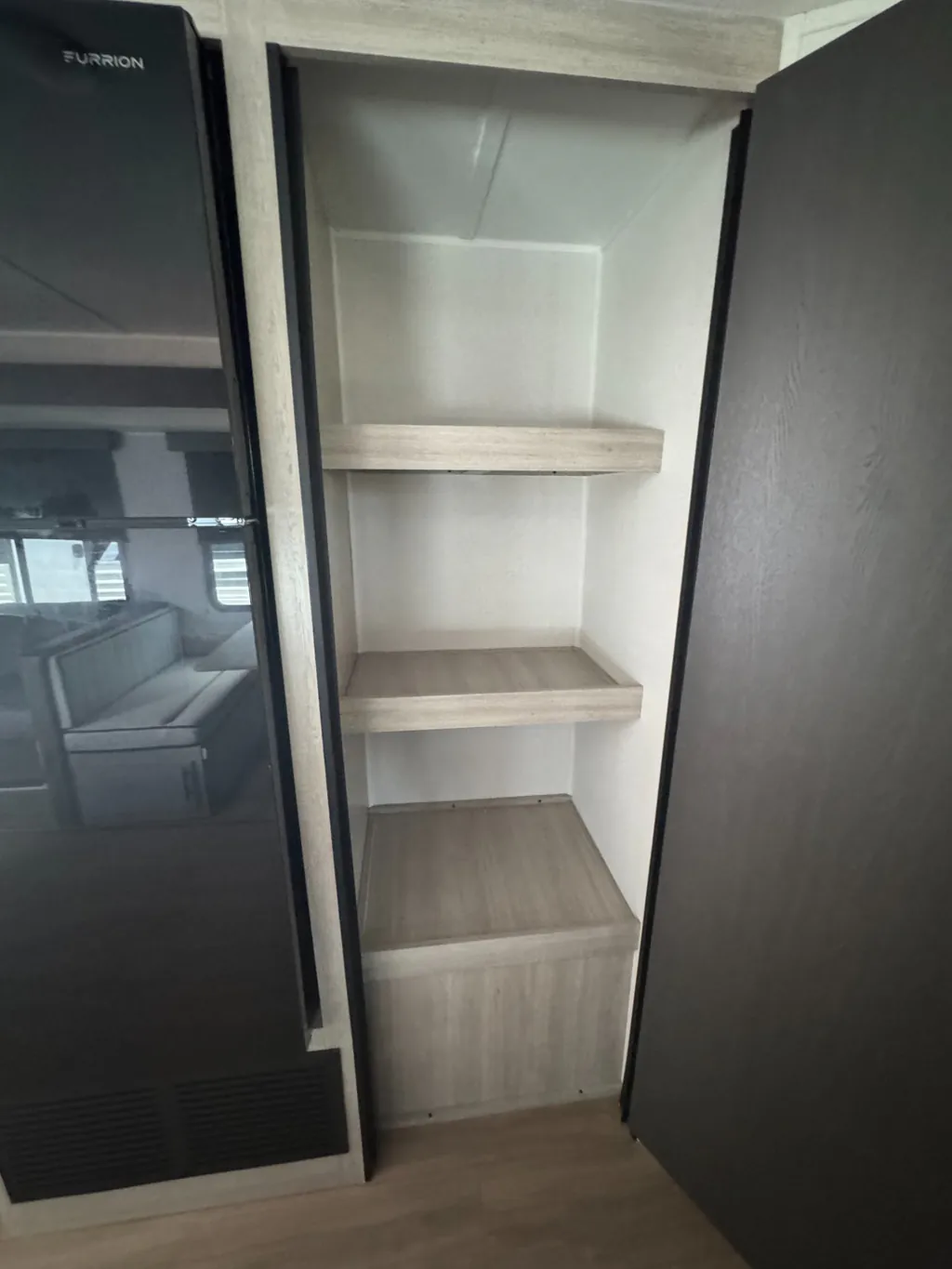 2027 East to West Della Terra 280BH, Photos photo 15