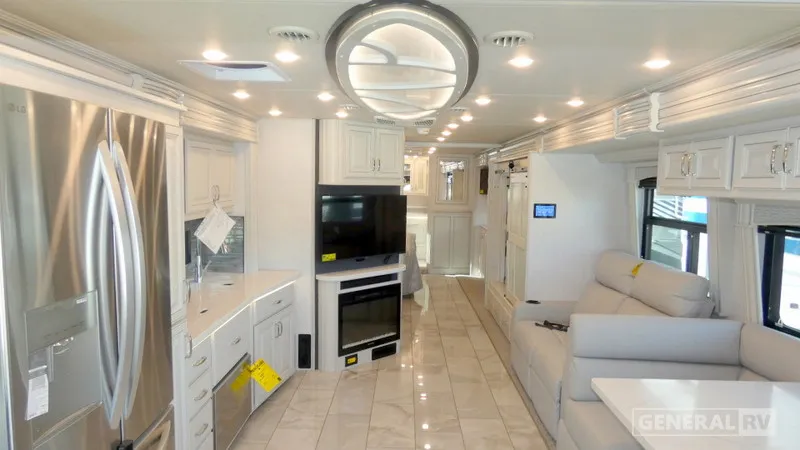 2026 Fleetwood Discovery 38N - Photo 3