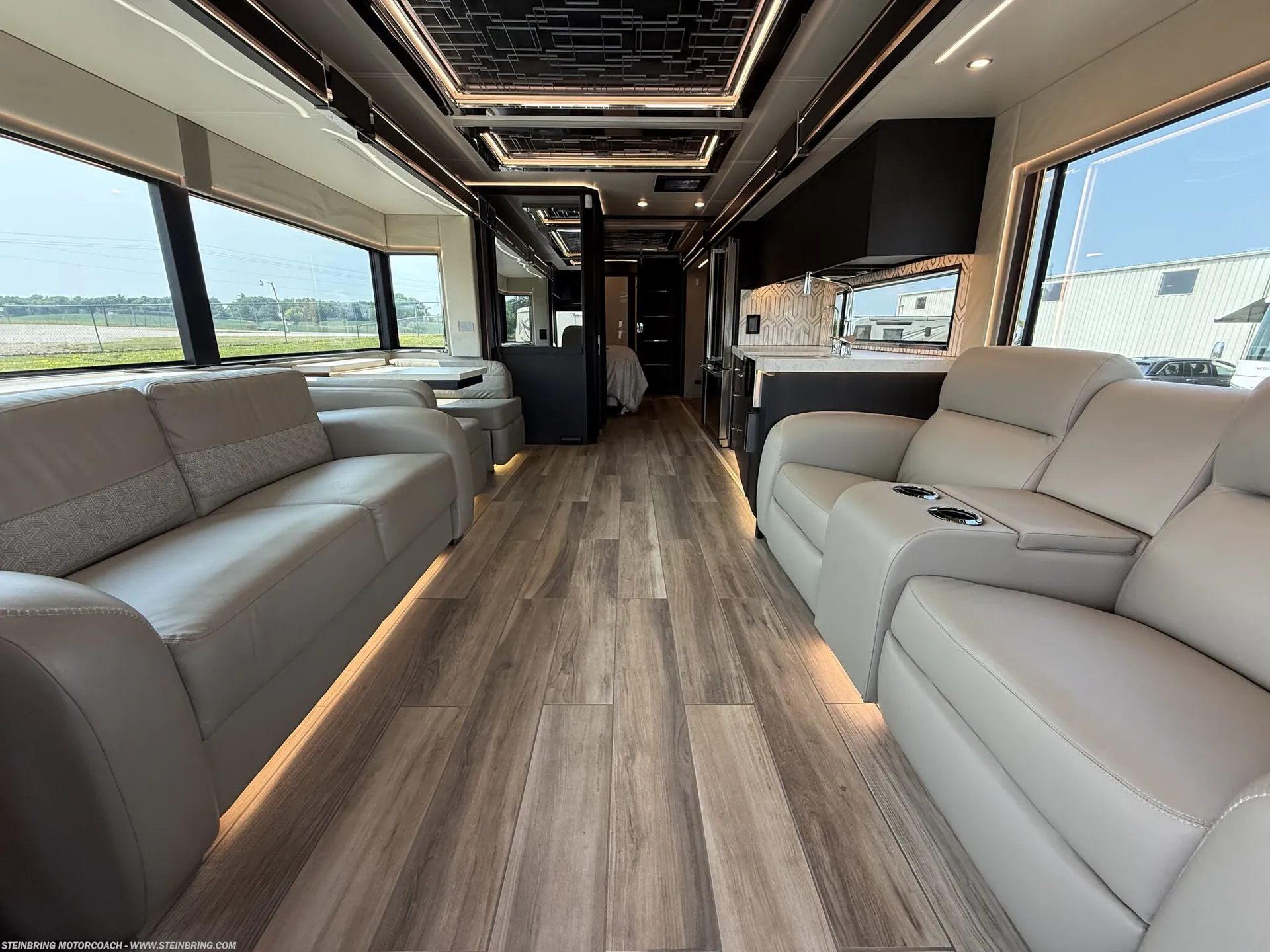 2022 Newmar King Aire 4533 - Photo 3